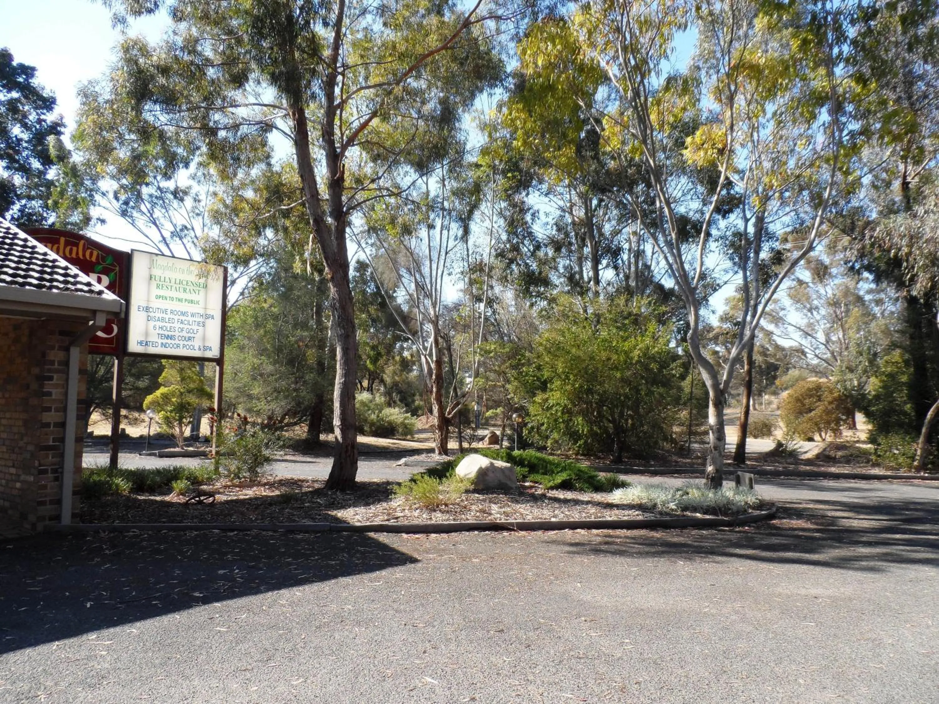 Day in Magdala Motor Lodge & Lakeside Restaurant