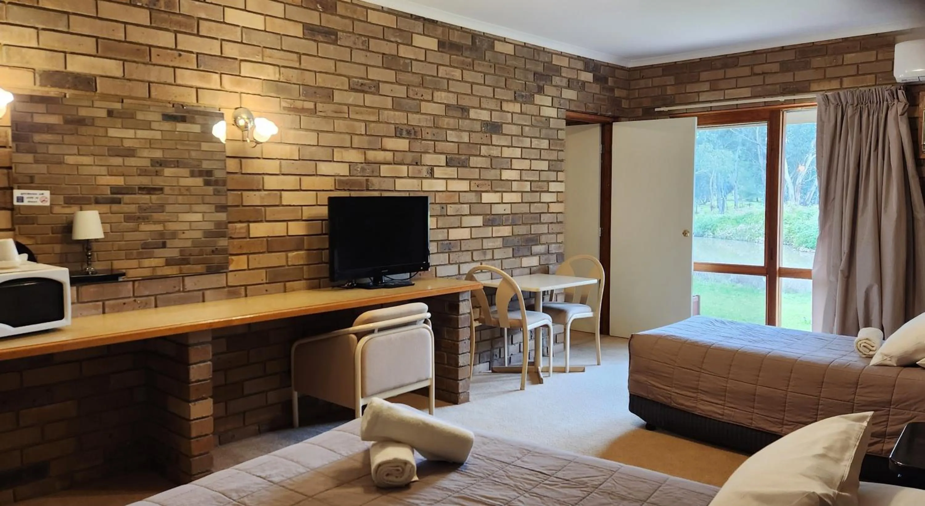 Magdala Motor Lodge & Lakeside Restaurant