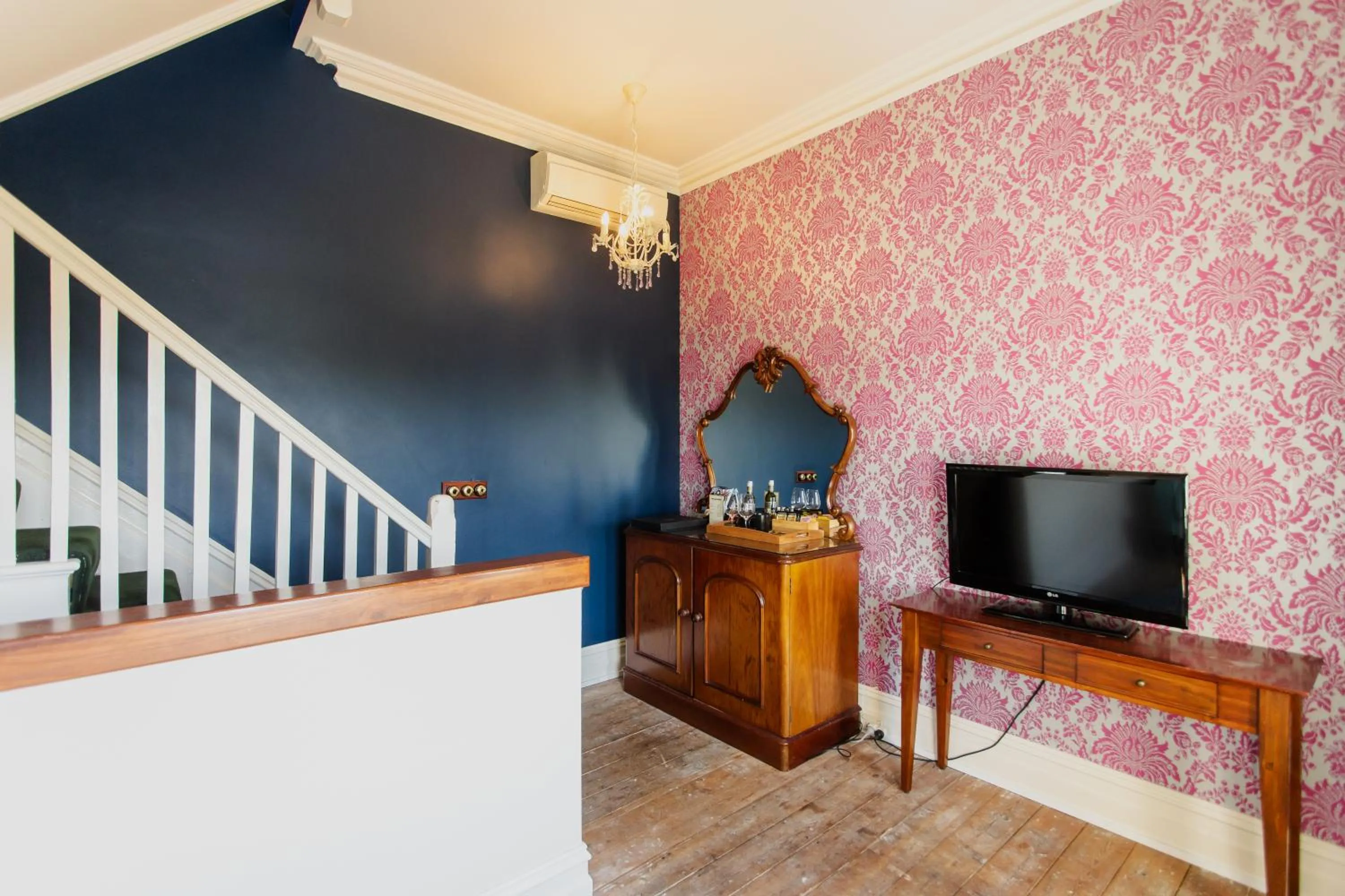 minibar, Bed in Yarra Valley Grand