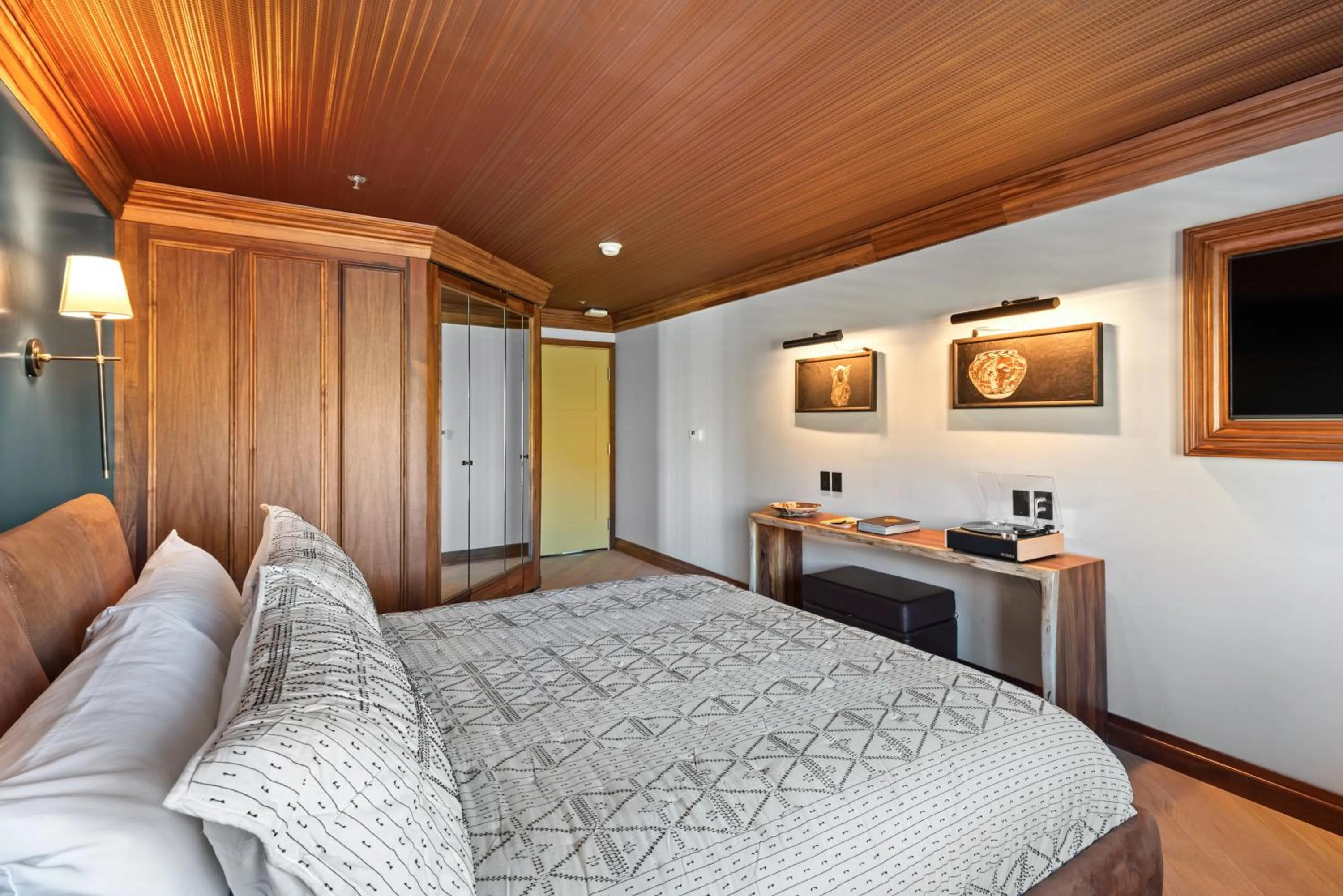 Bedroom, Bed in Wolfe's Hotel Moab