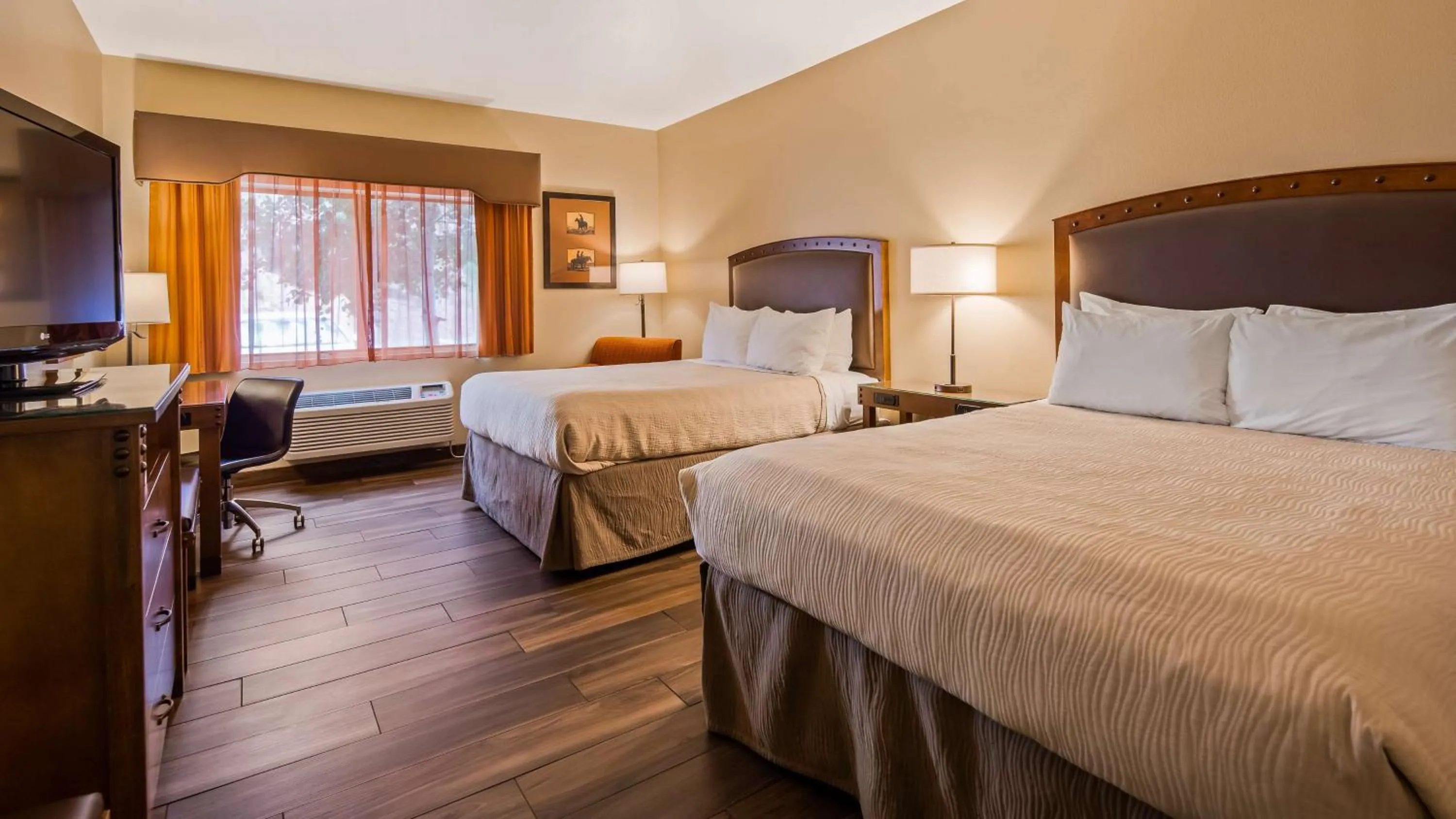 Photo of the whole room, Bed in Best Western Plus Inn of Williams