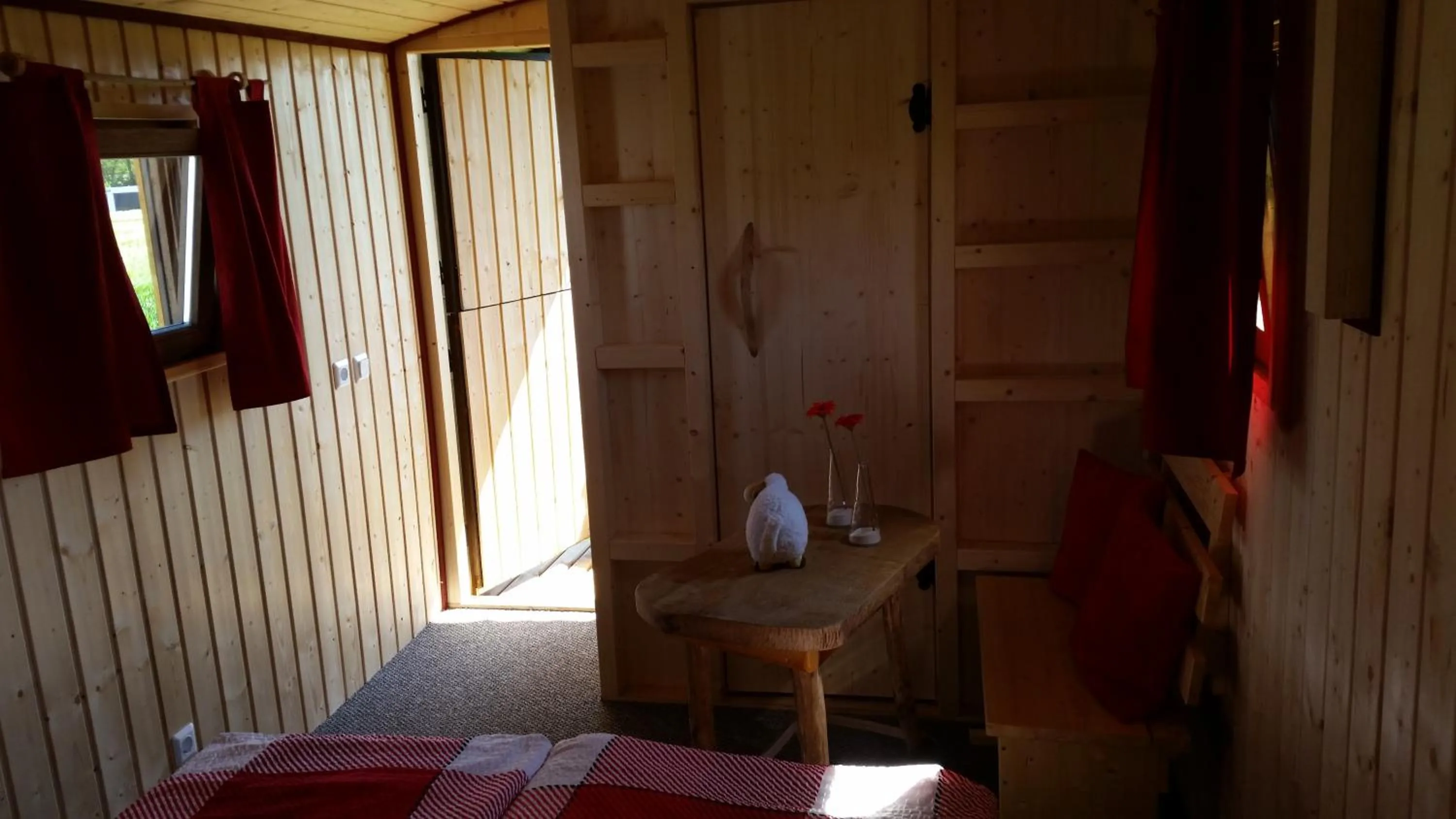 Balcony/Terrace, Bed in Gästehaus Ermen