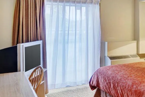 Bed in Thompson's Best Value Inn & Suites