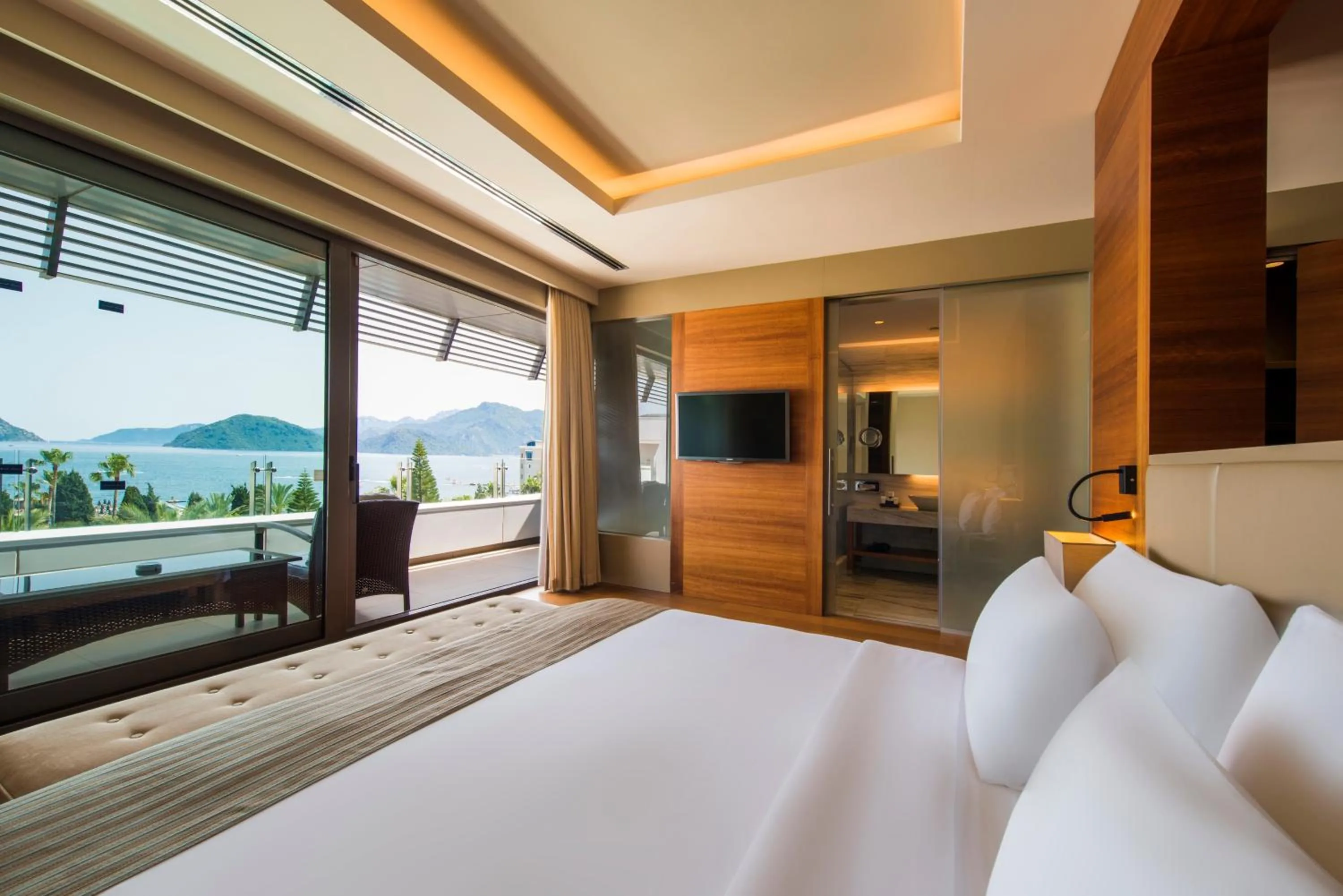 Bathroom, Bed in TUI BLUE Grand Azur