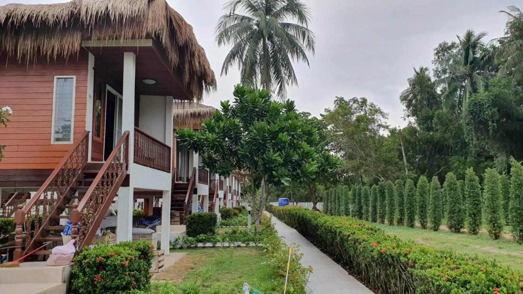 Garden in Horizon Beach Resort Koh Jum