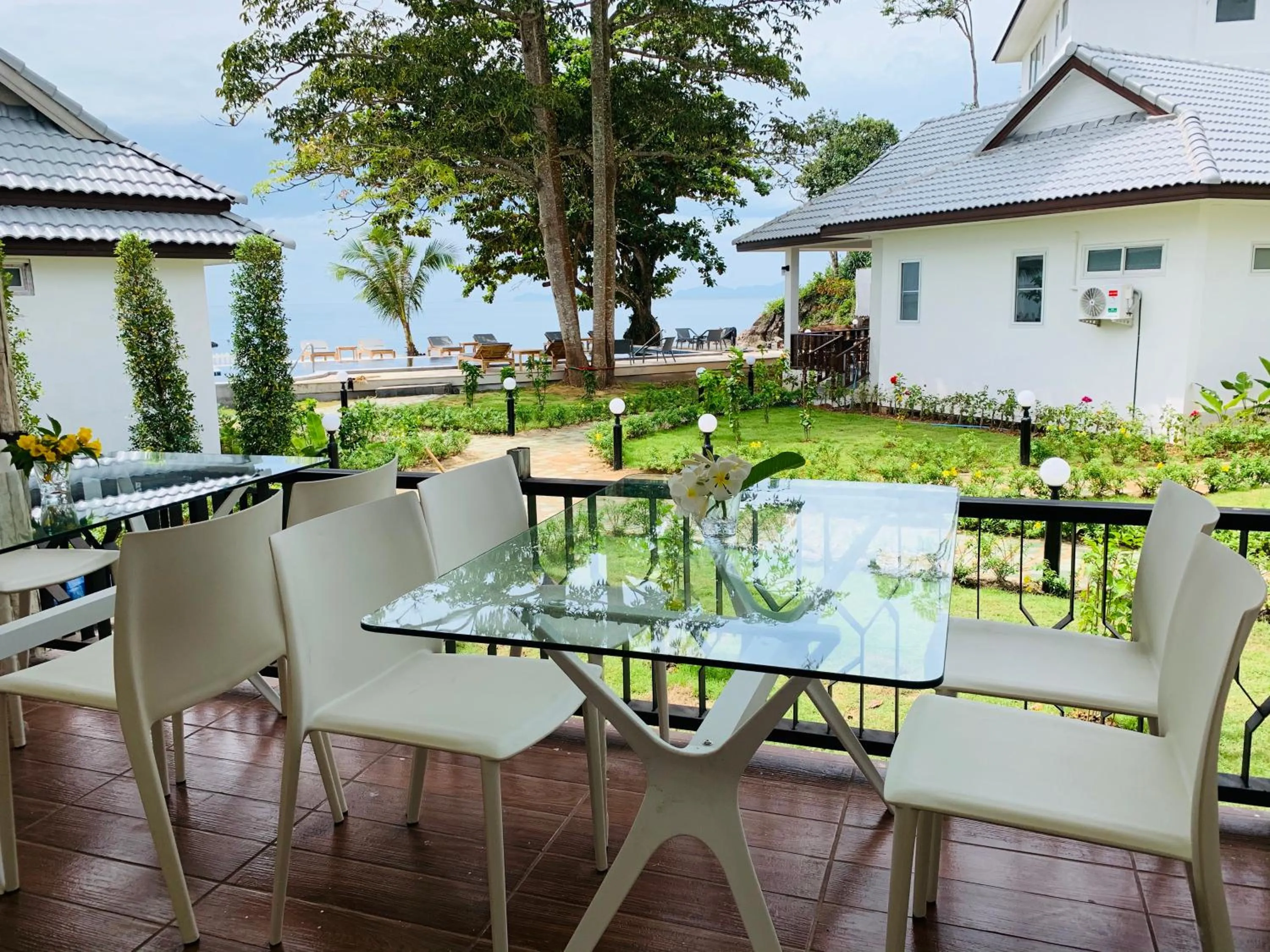 Restaurant/places to eat in Horizon Beach Resort Koh Jum