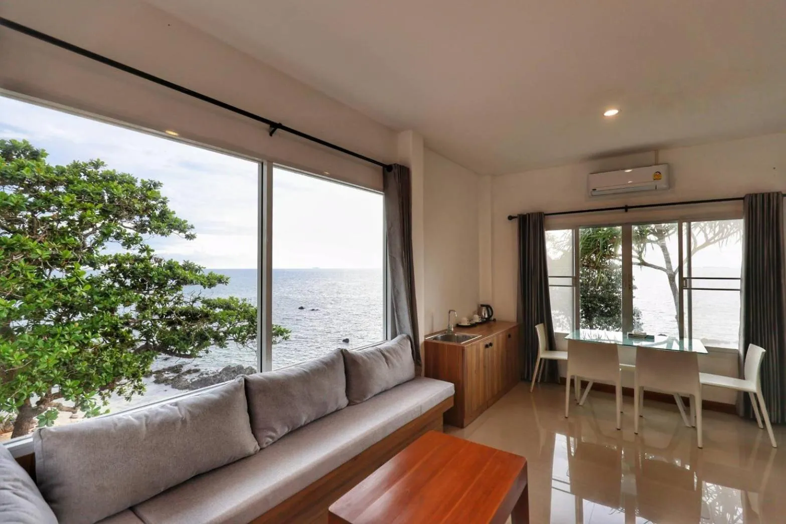 Living room in Horizon Beach Resort Koh Jum