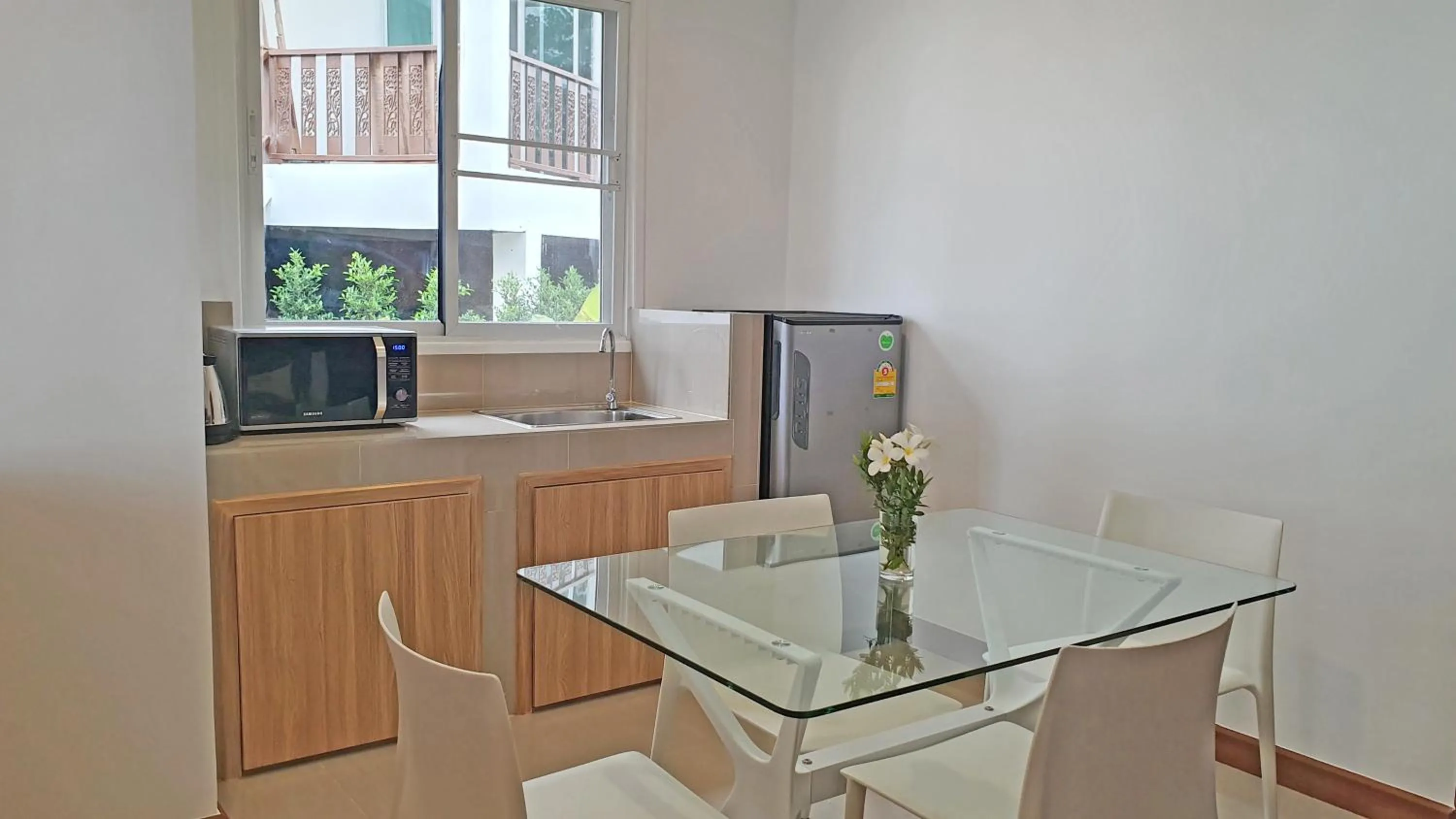 Dining area in Horizon Beach Resort Koh Jum