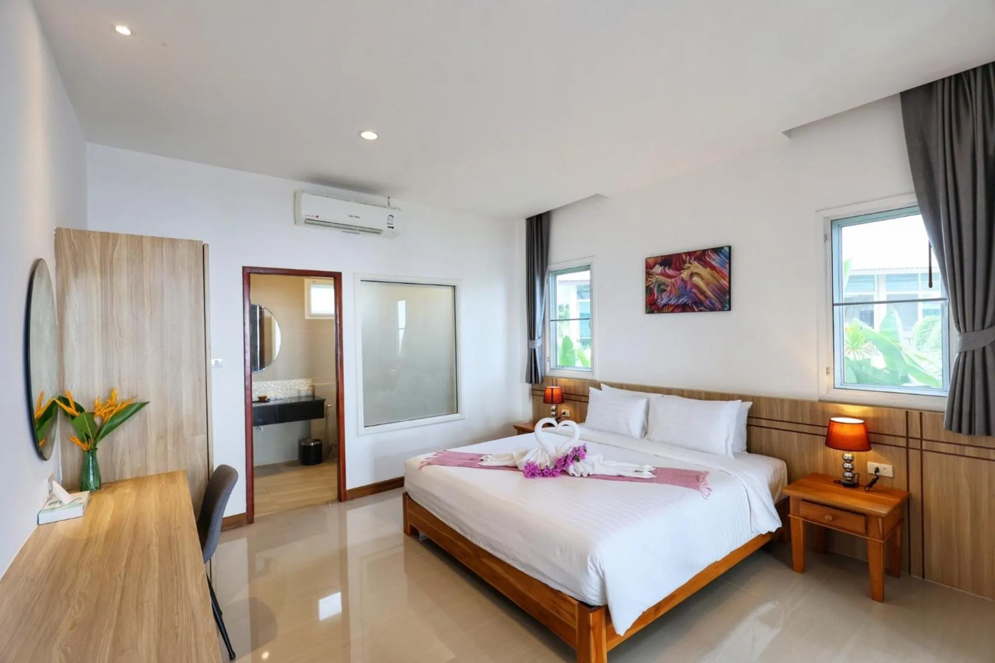Bed in Horizon Beach Resort Koh Jum