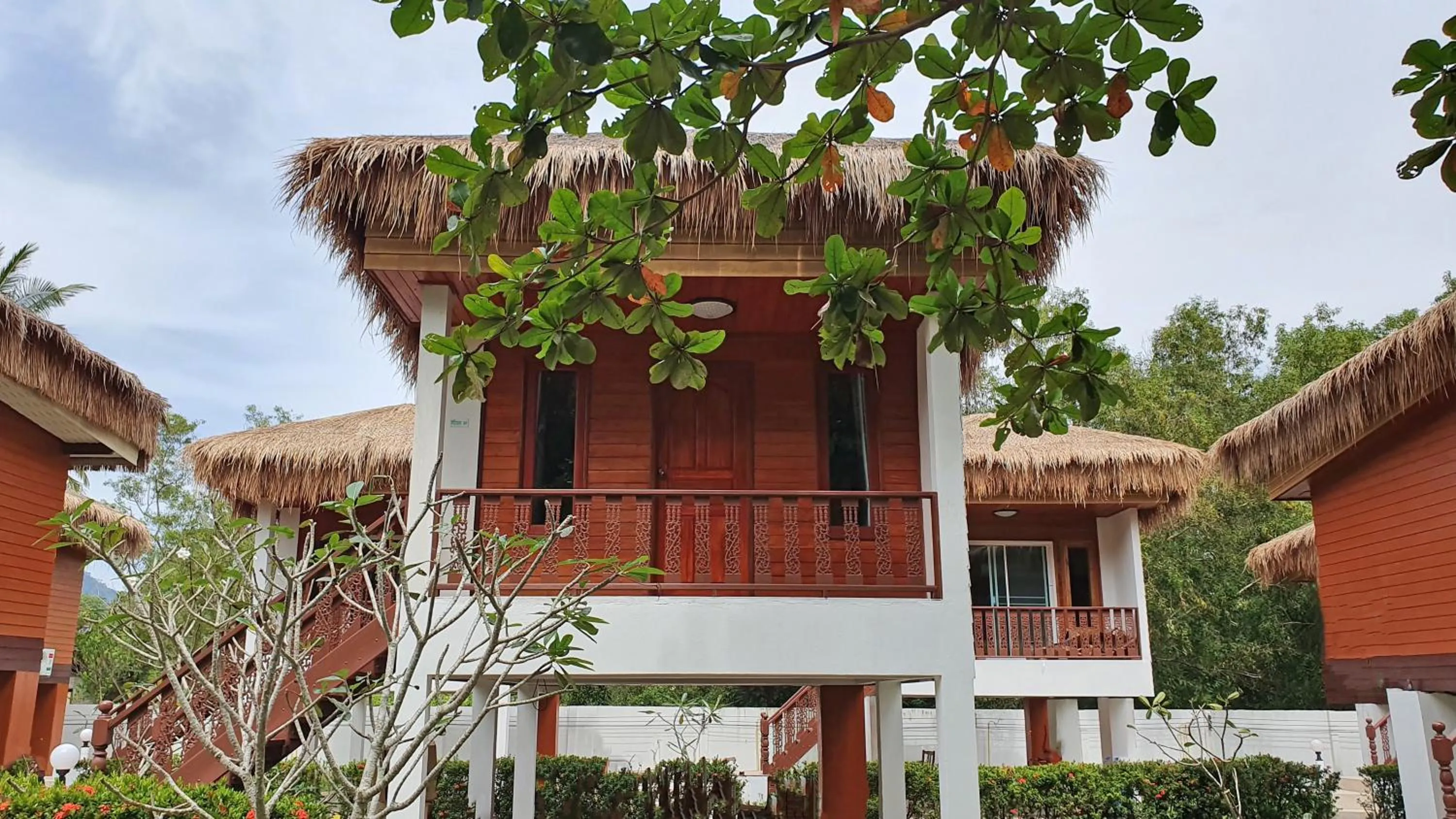 Facade/entrance in Horizon Beach Resort Koh Jum