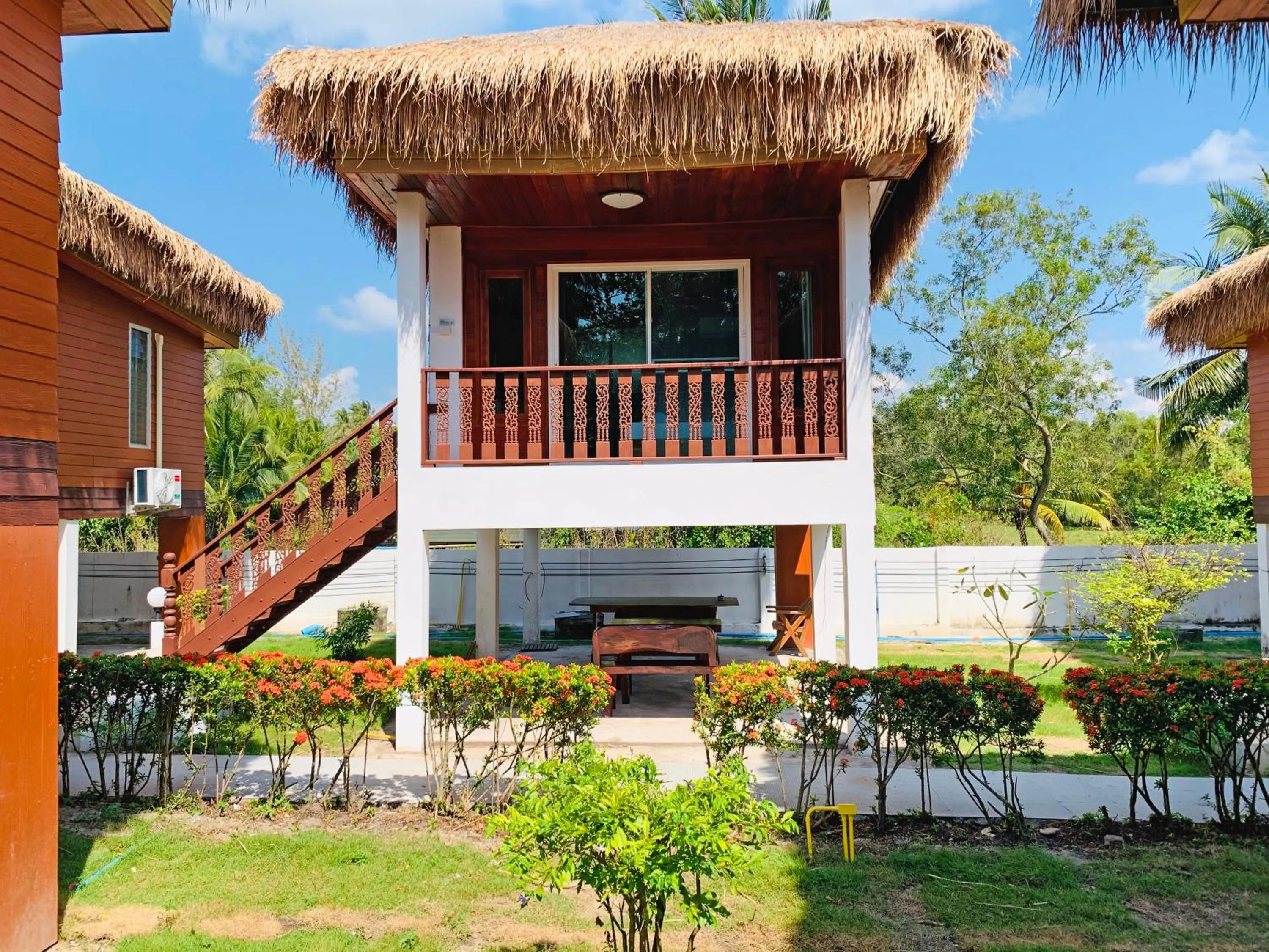 Property building in Horizon Beach Resort Koh Jum