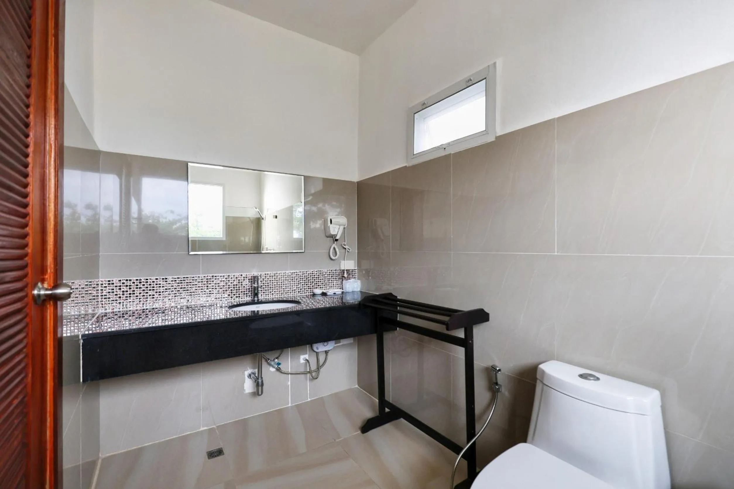 Toilet in Horizon Beach Resort Koh Jum