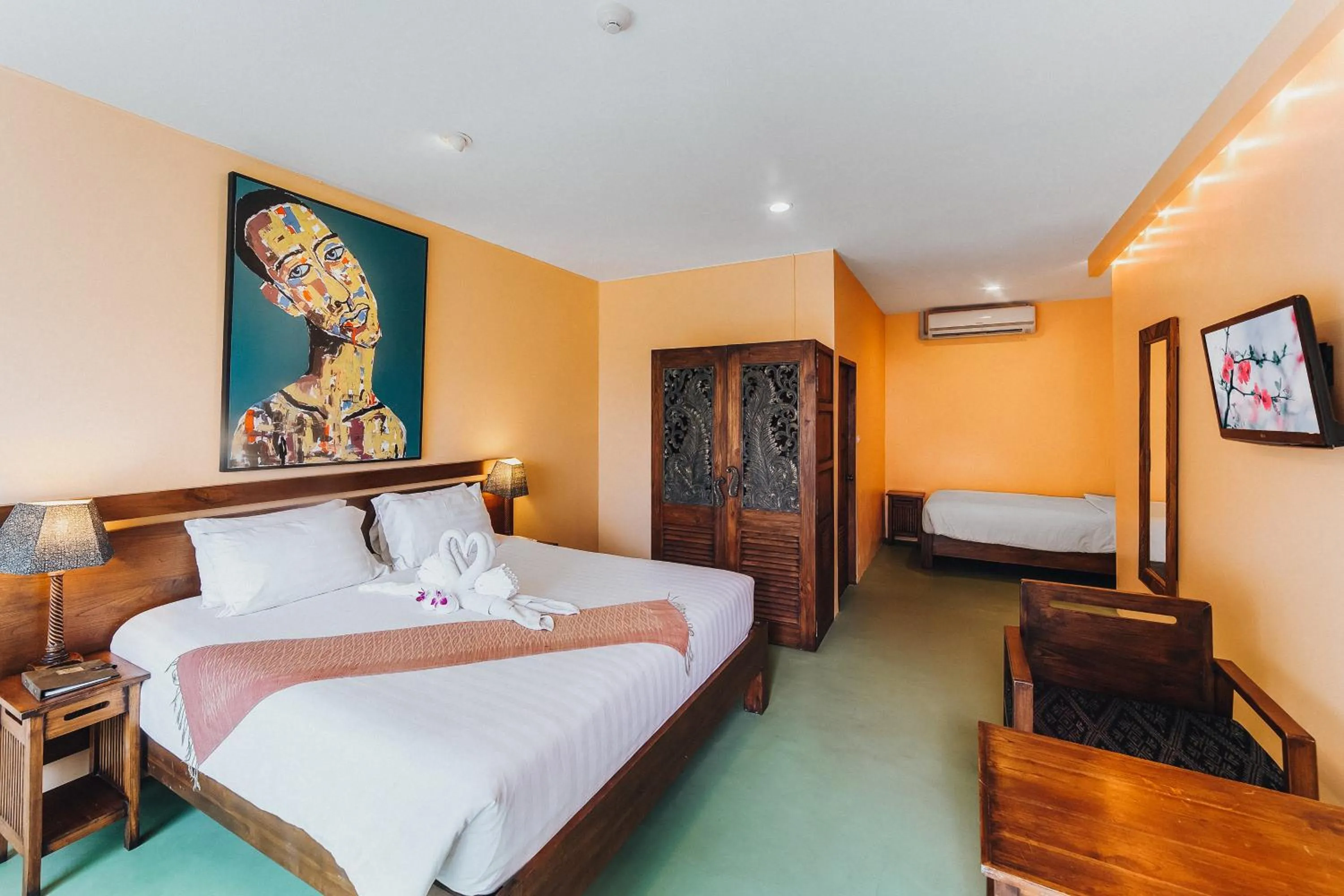 Photo of the whole room, Bed in CC's Hideaway Kata - SHA Plus