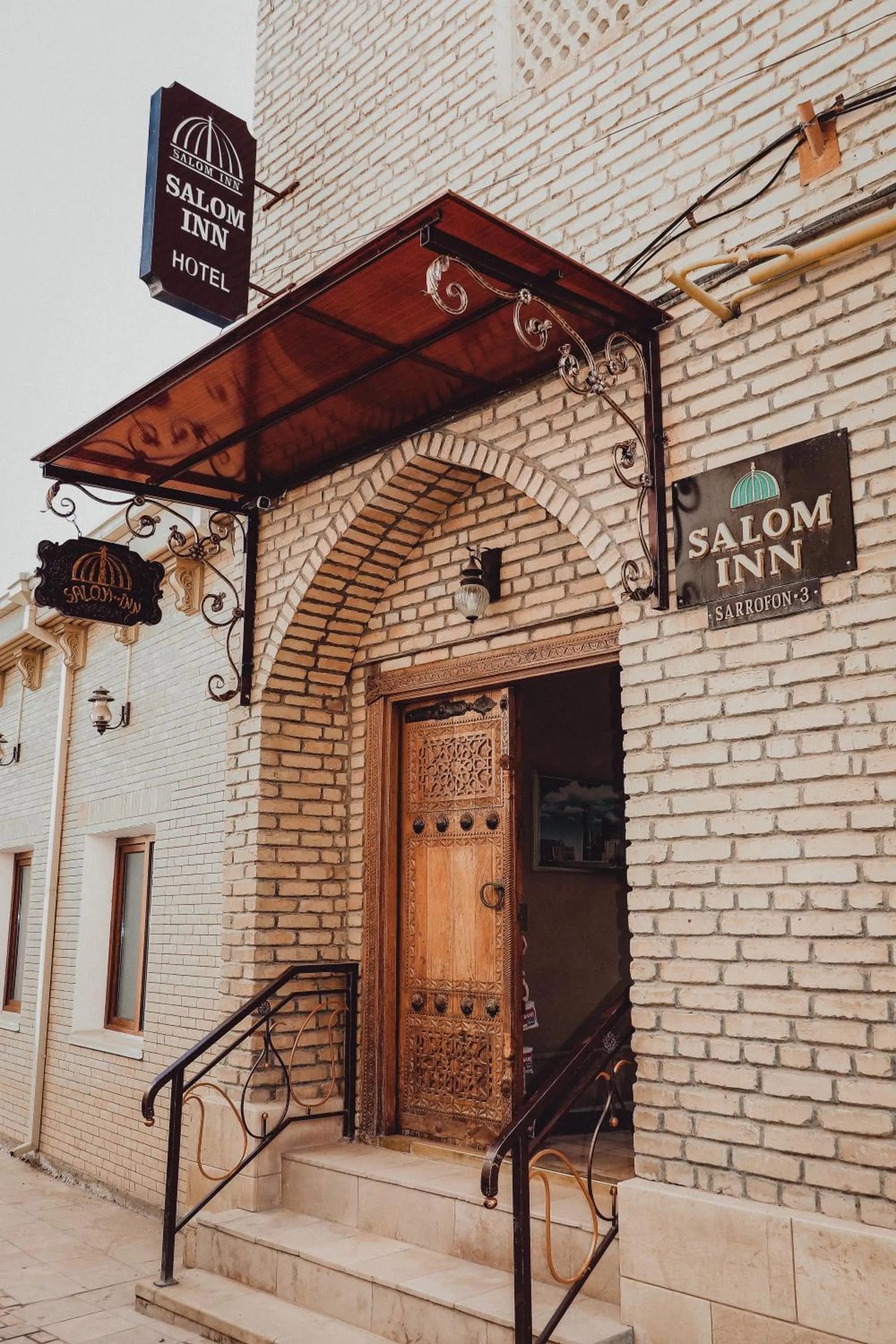 Facade/entrance in Salom Inn