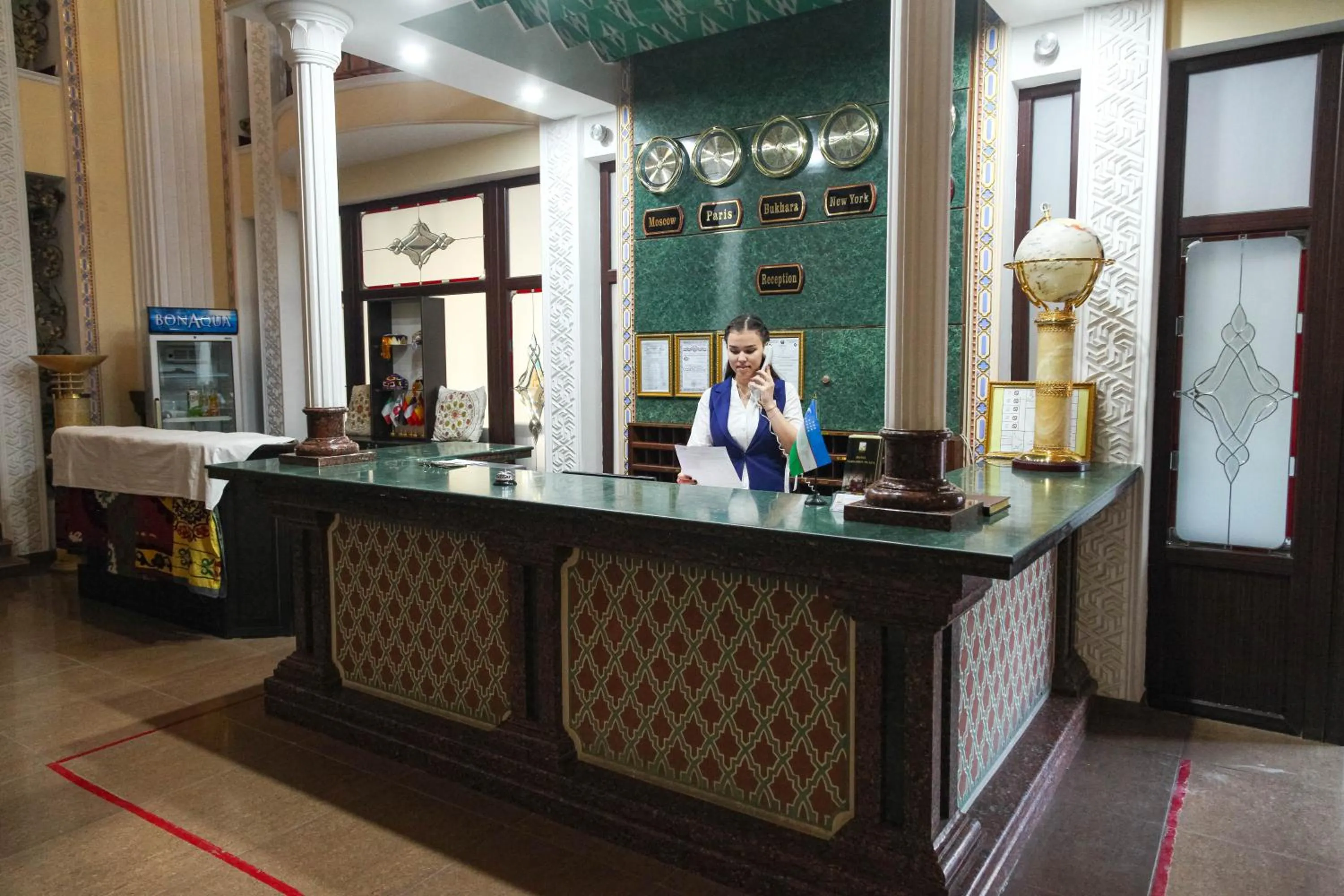 Lobby or reception in Zargaron Plaza