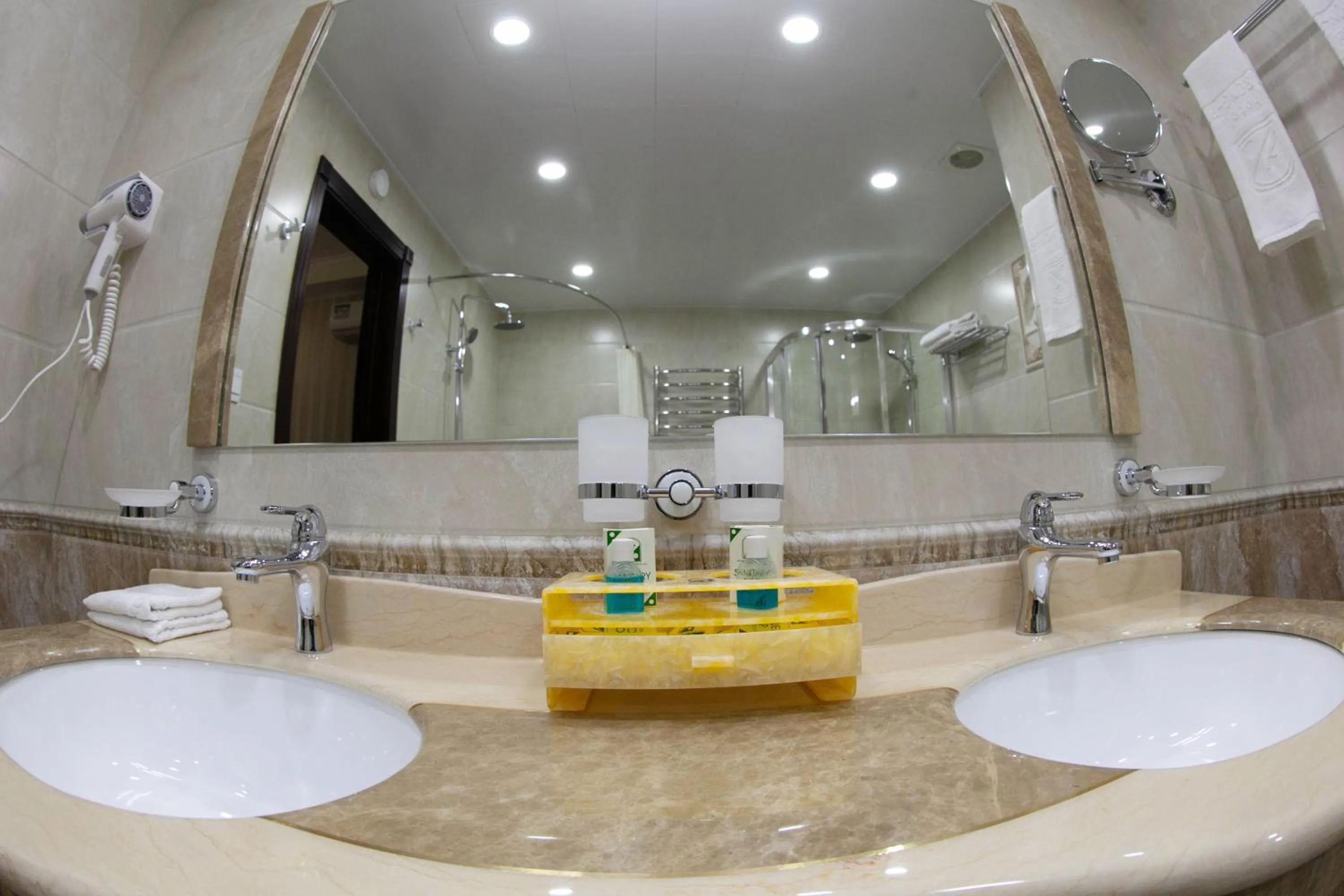 Bathroom in Zargaron Plaza