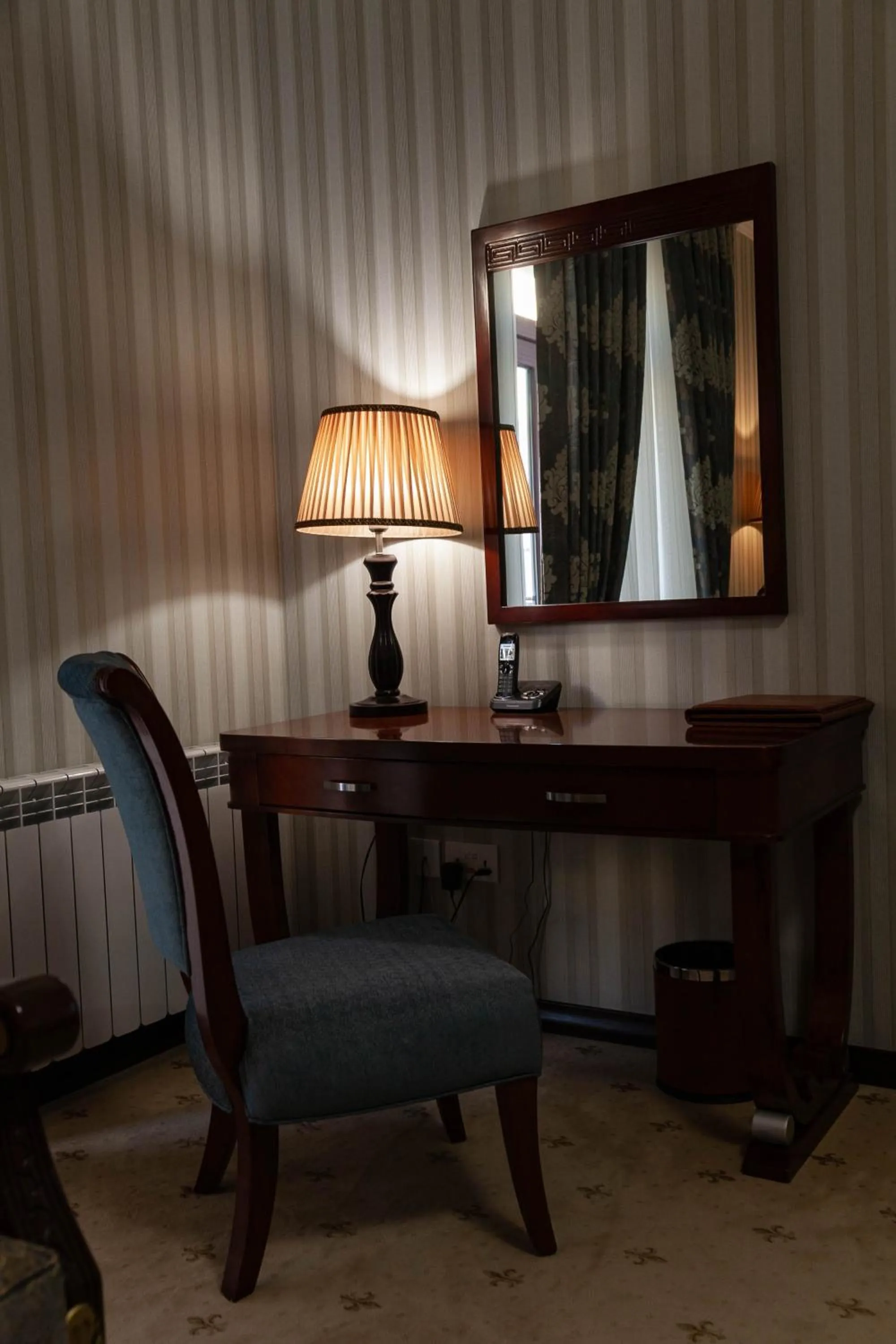 hair dresser in Zargaron Plaza