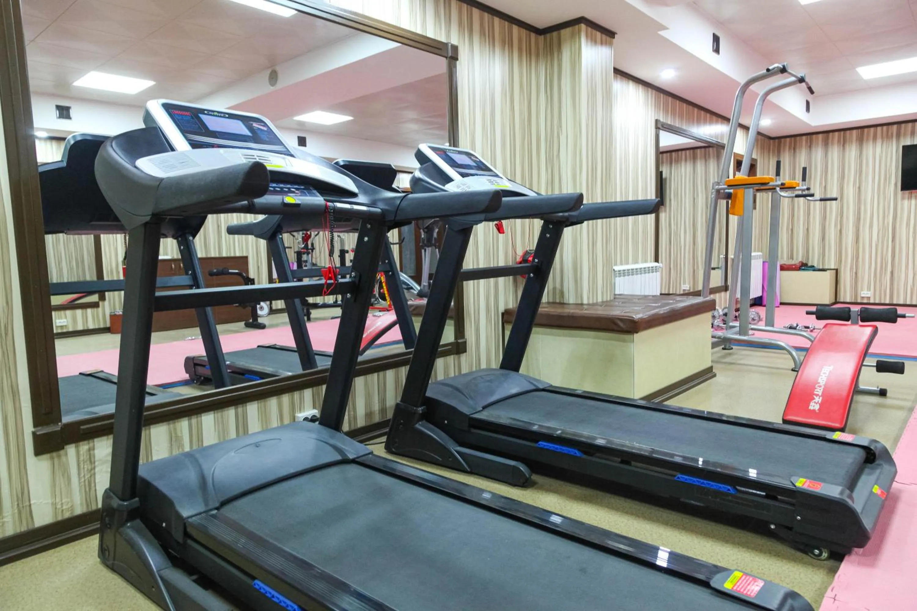 Fitness centre/facilities in Zargaron Plaza