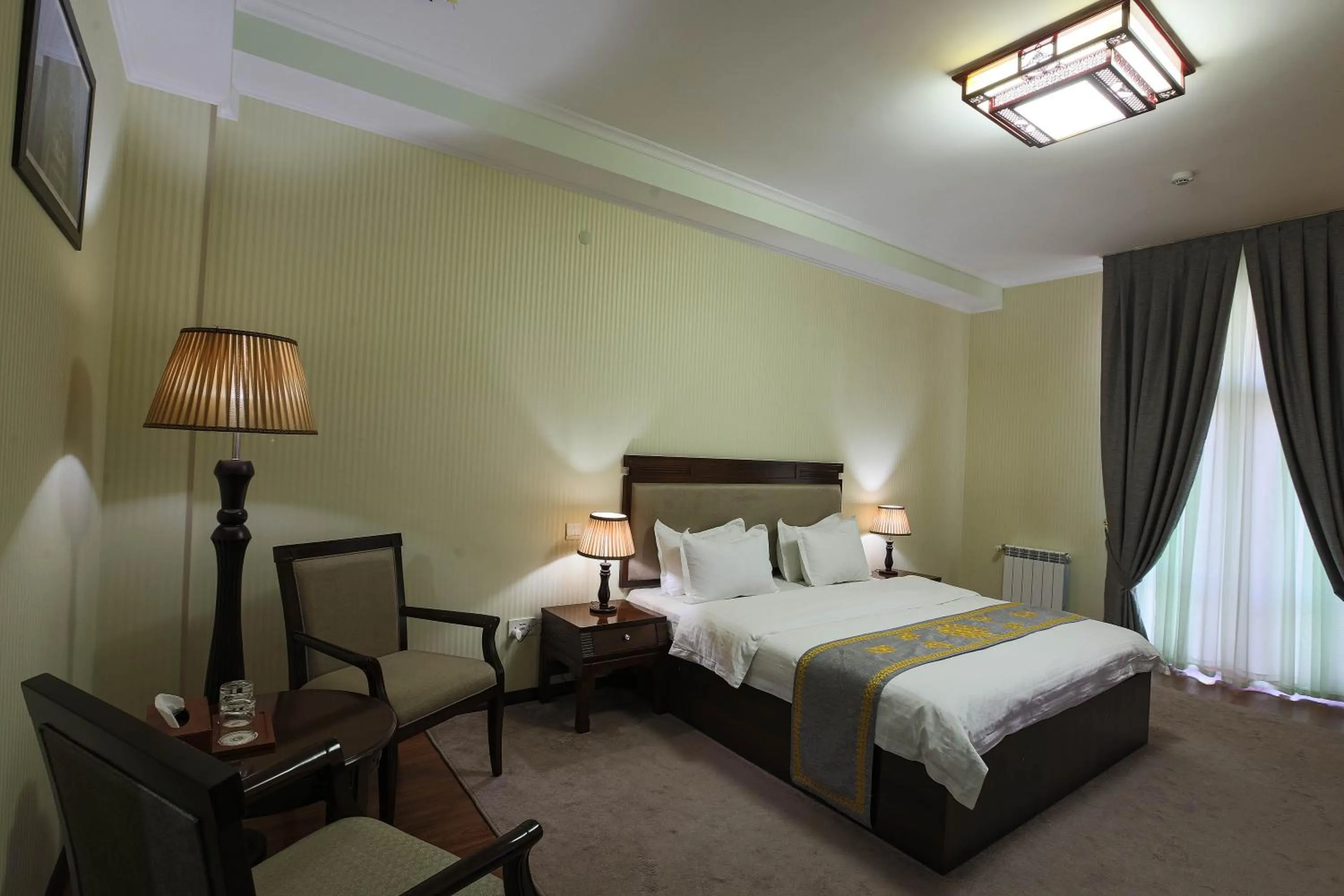 Photo of the whole room in Zargaron Plaza