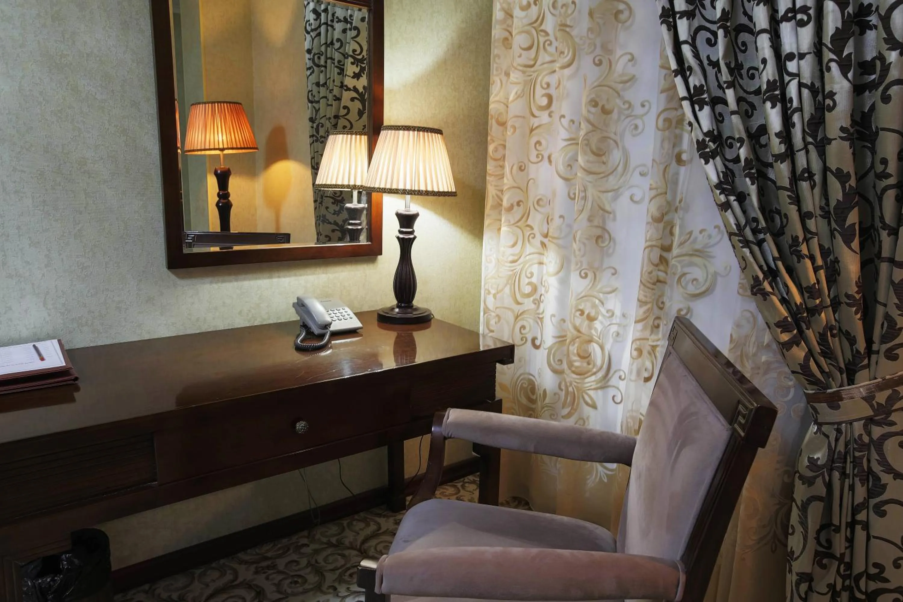 hair dresser in Zargaron Plaza