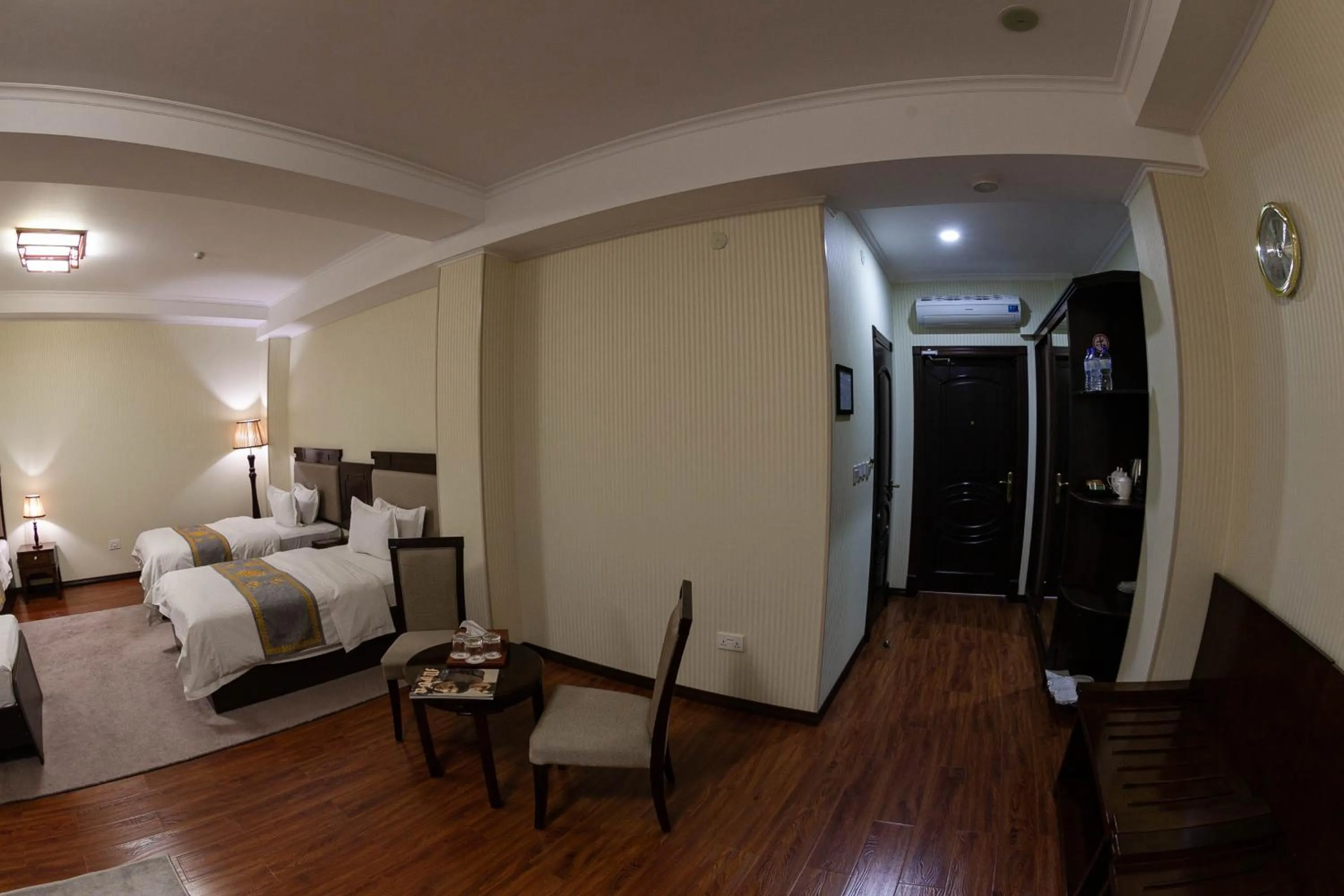 Photo of the whole room in Zargaron Plaza