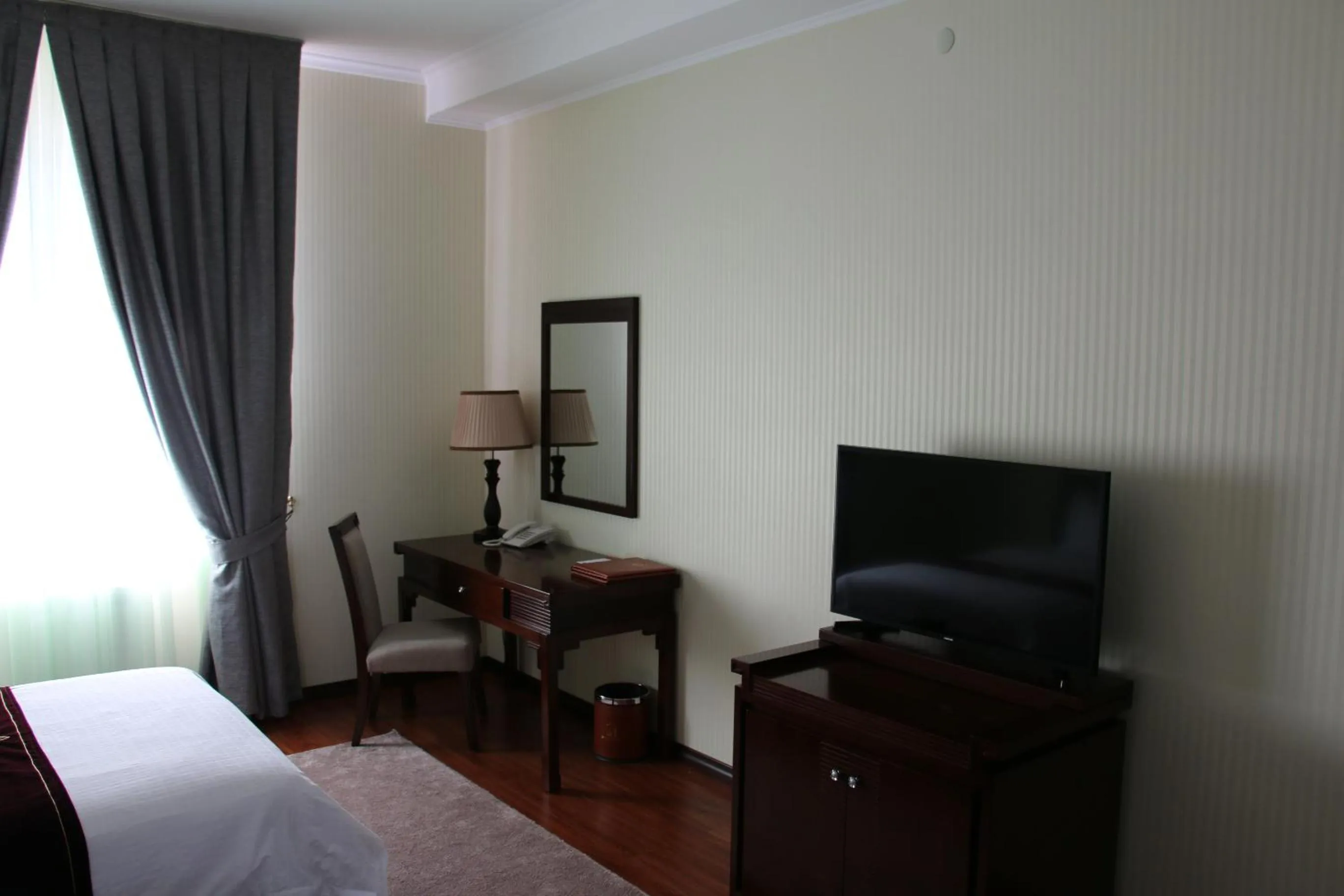 Communal lounge/ TV room in Zargaron Plaza