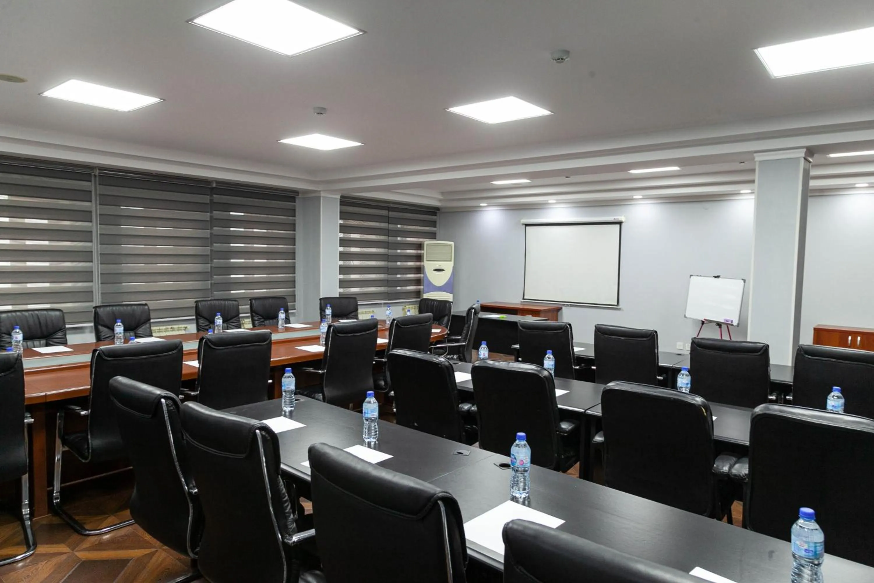 Meeting/conference room in Zargaron Plaza