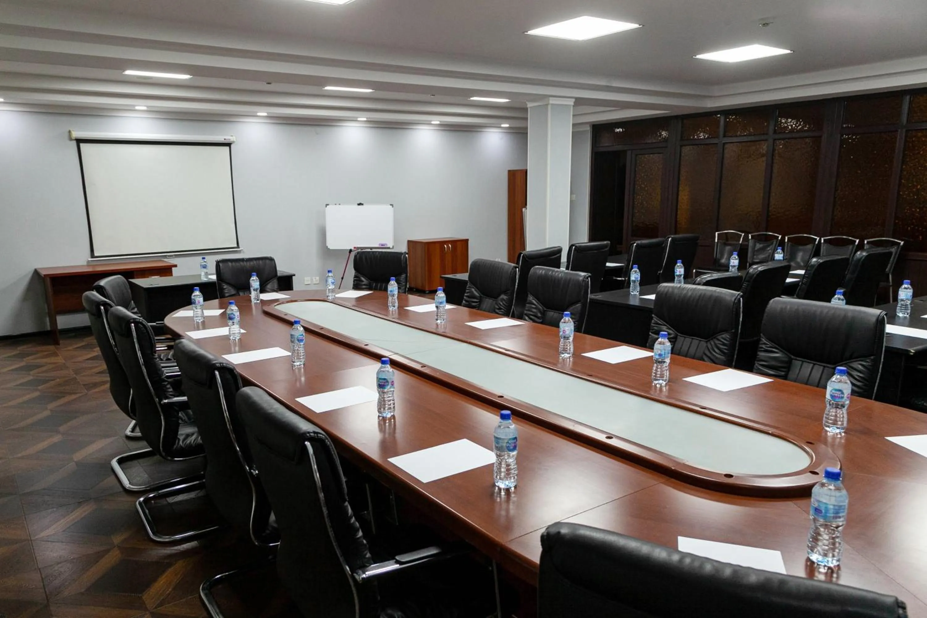 Meeting/conference room in Zargaron Plaza