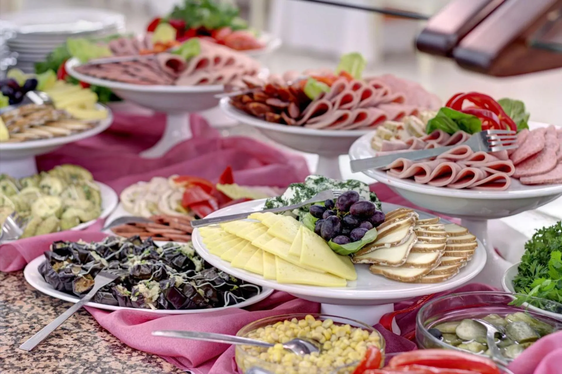 Restaurant/places to eat in Zargaron Plaza