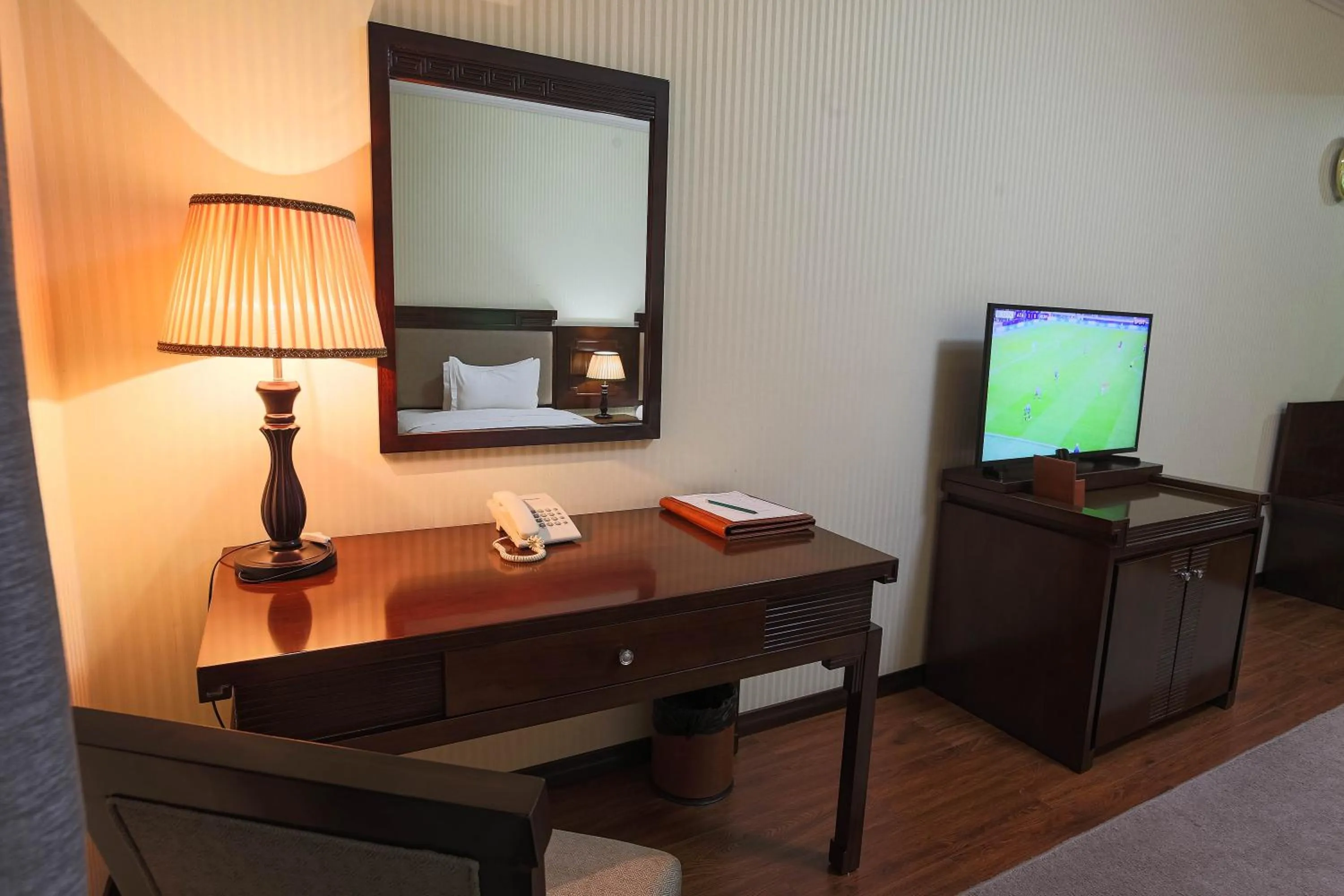 Photo of the whole room in Zargaron Plaza