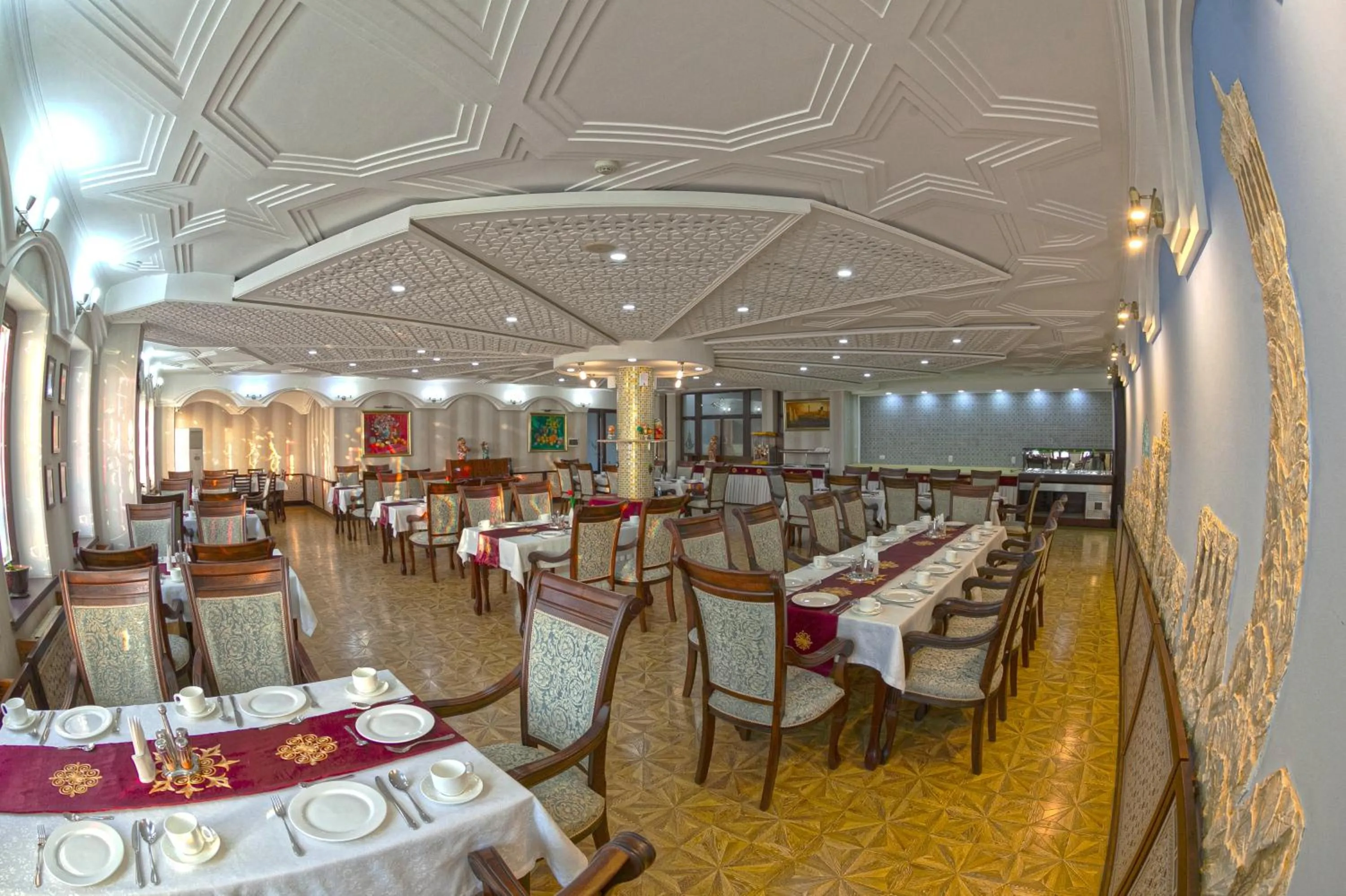 Restaurant/places to eat in Zargaron Plaza