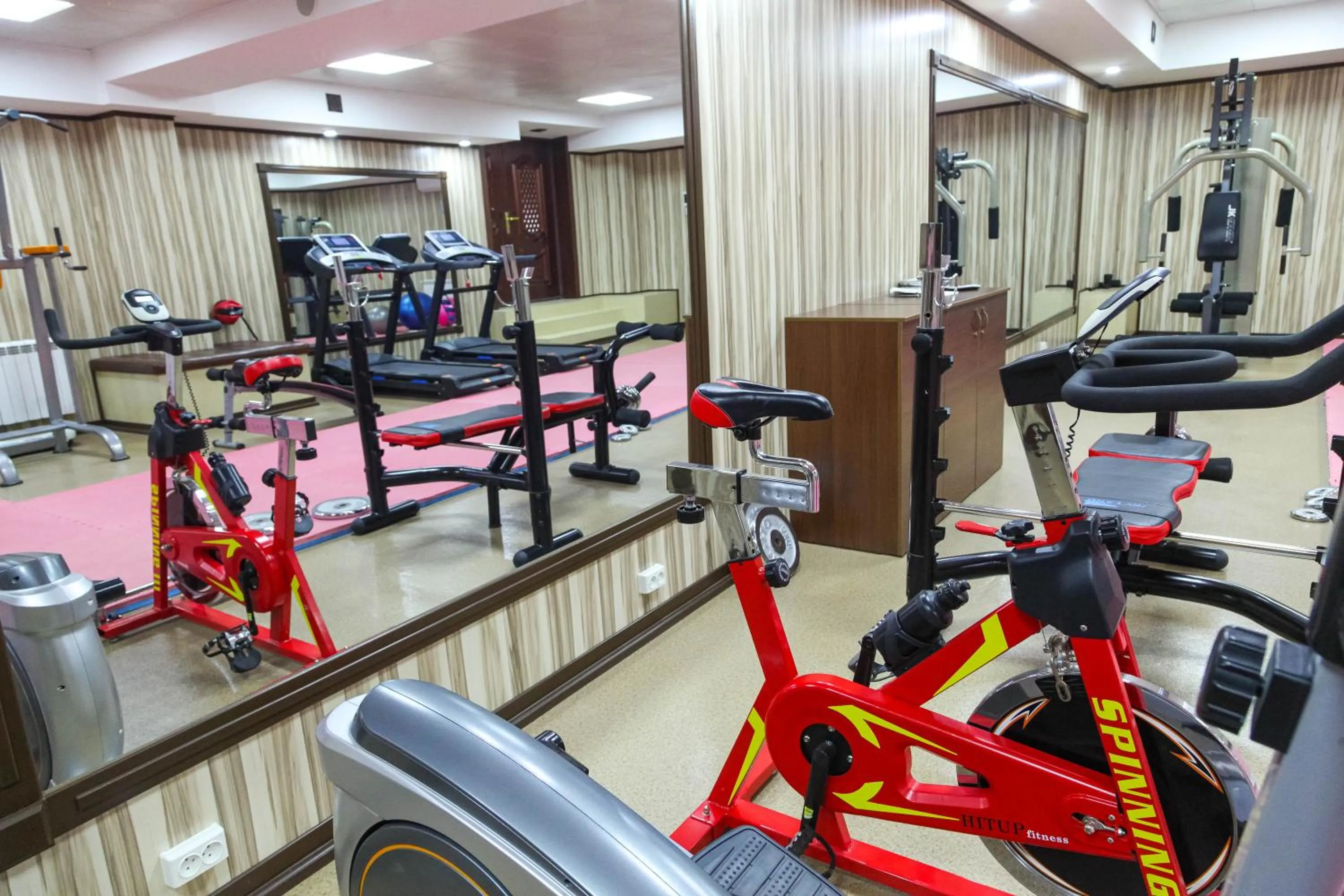 Fitness centre/facilities in Zargaron Plaza