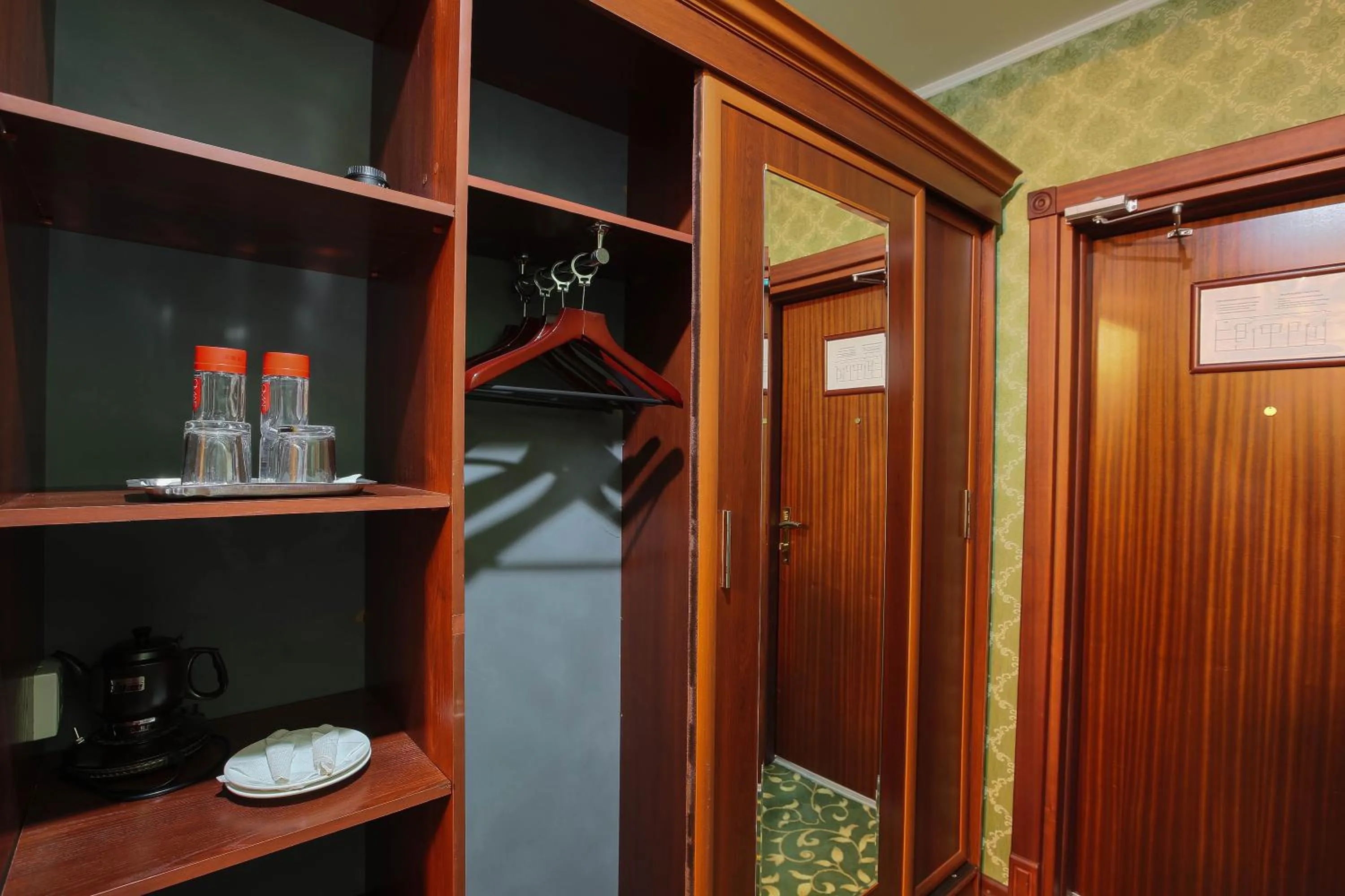 wardrobe in Zargaron Plaza