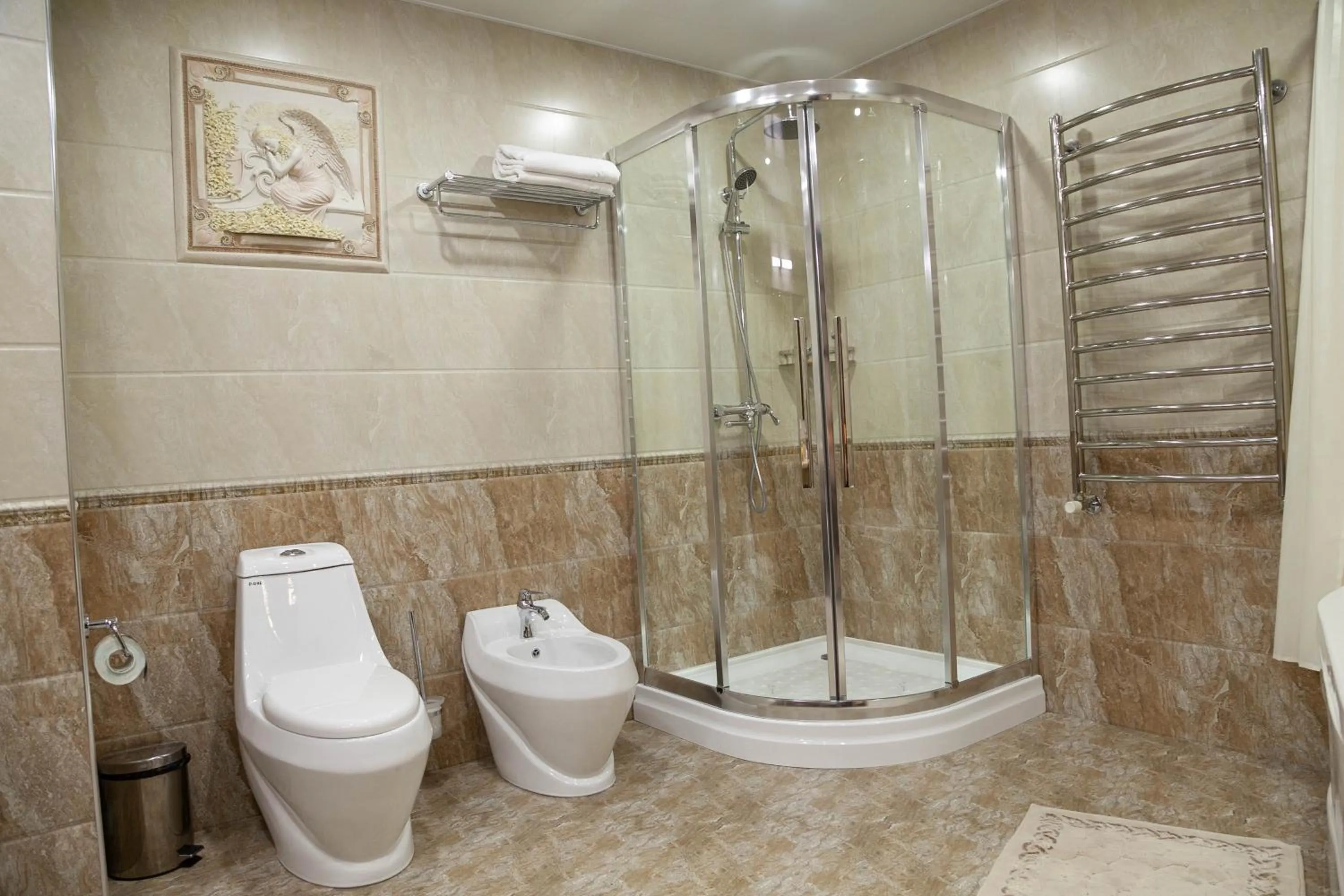 Shower in Zargaron Plaza