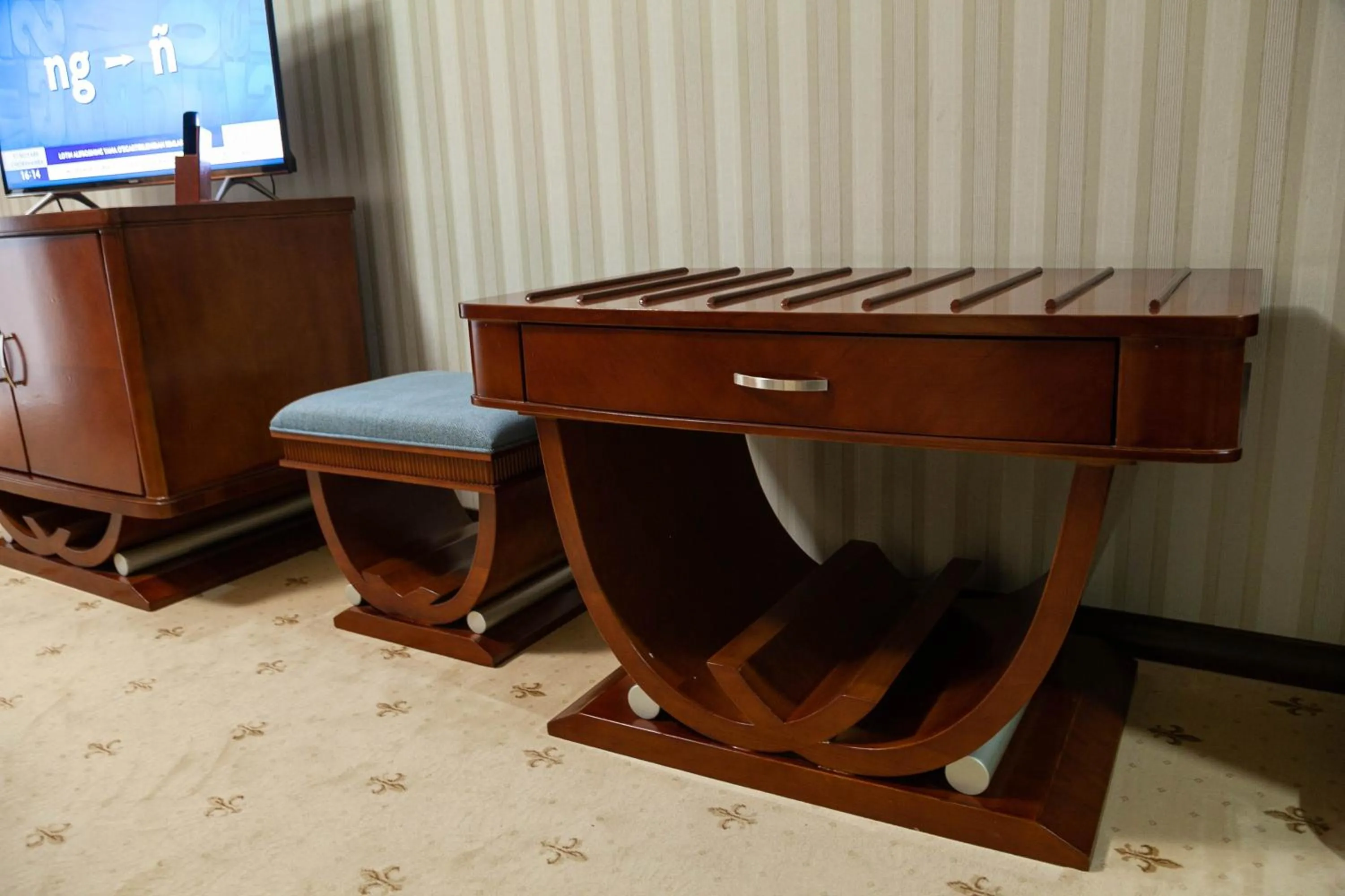 Communal lounge/ TV room in Zargaron Plaza