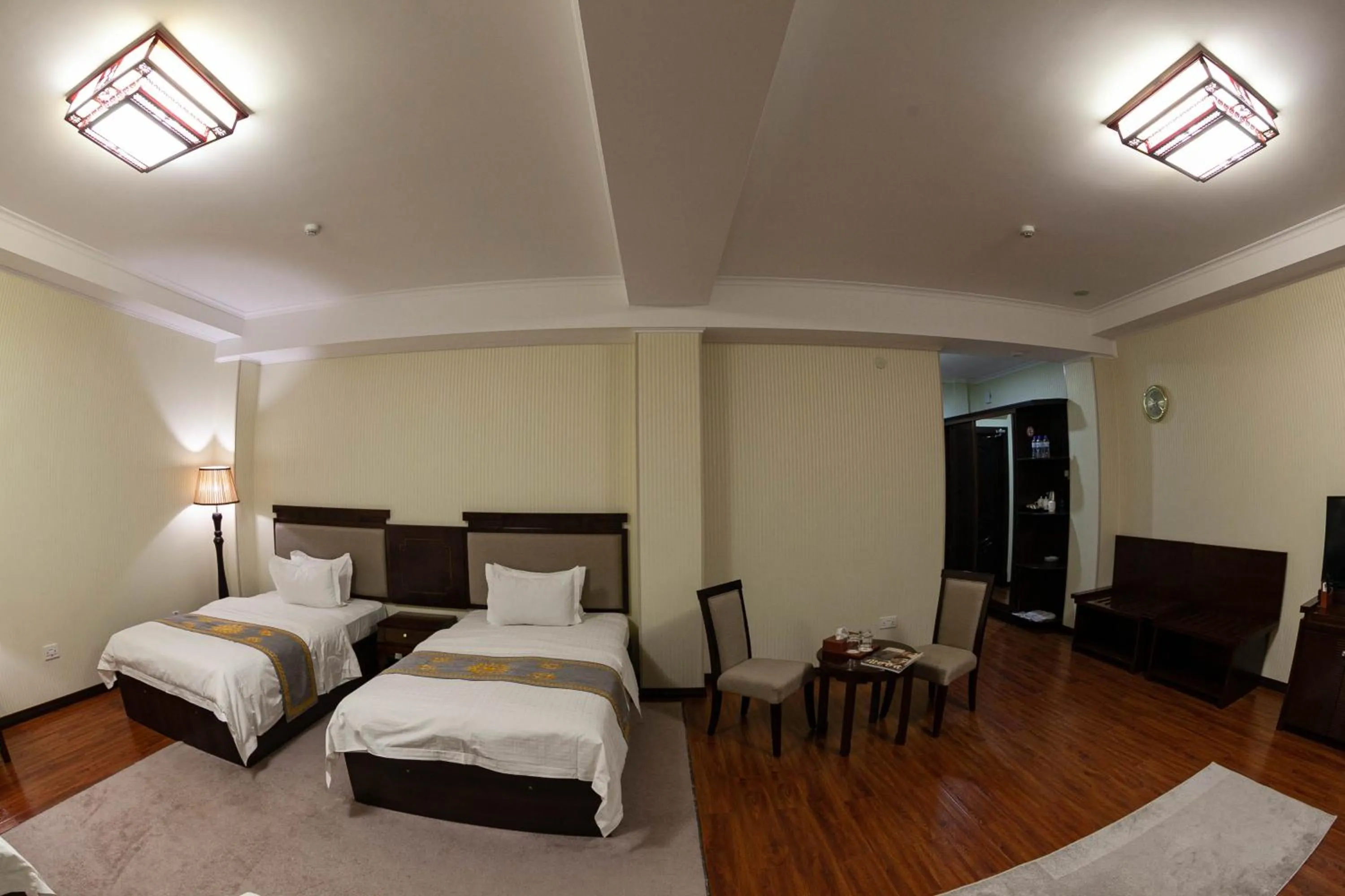 Photo of the whole room in Zargaron Plaza