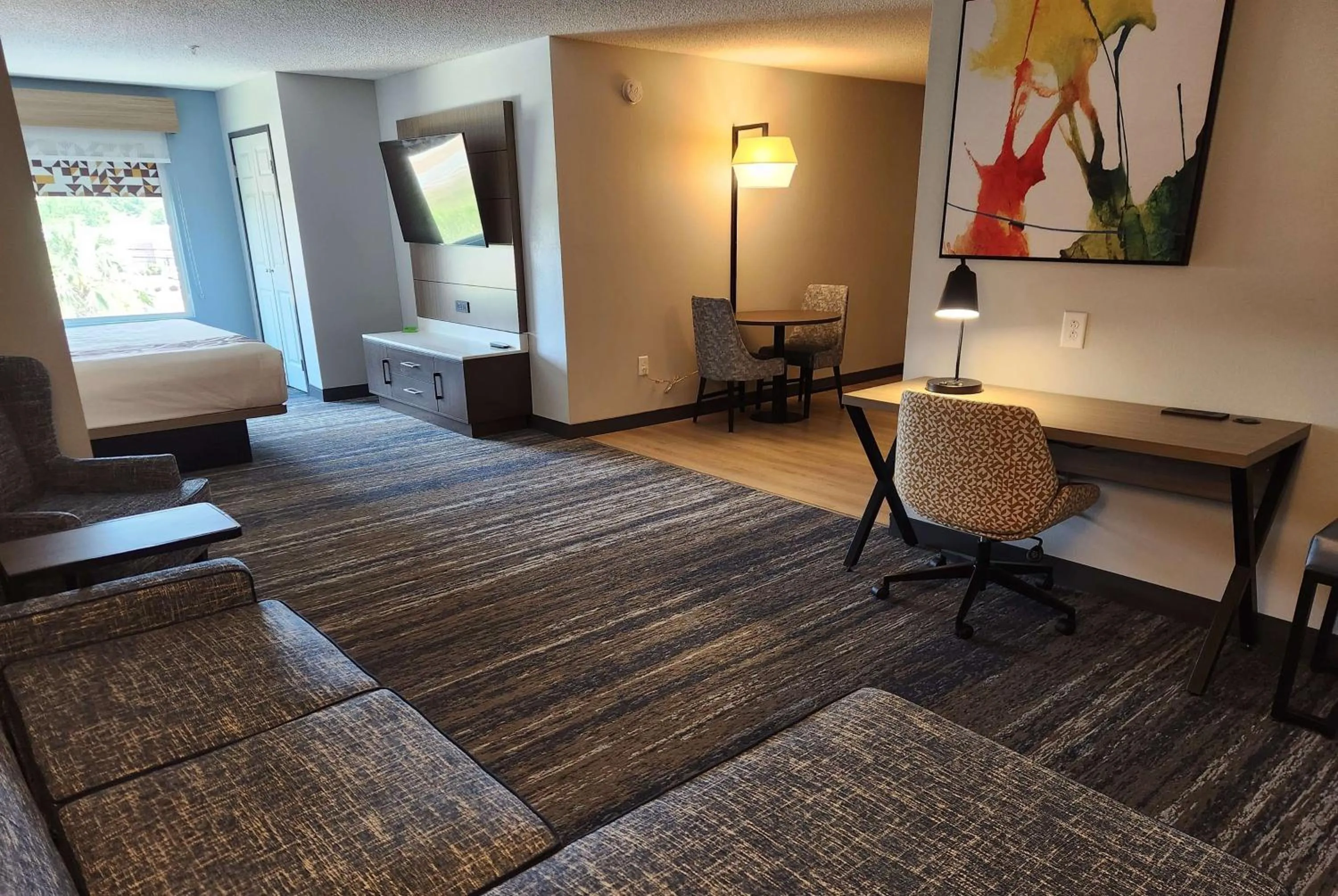 Photo of the whole room, Bed in La Quinta by Wyndham Warner Robins - Robins AFB