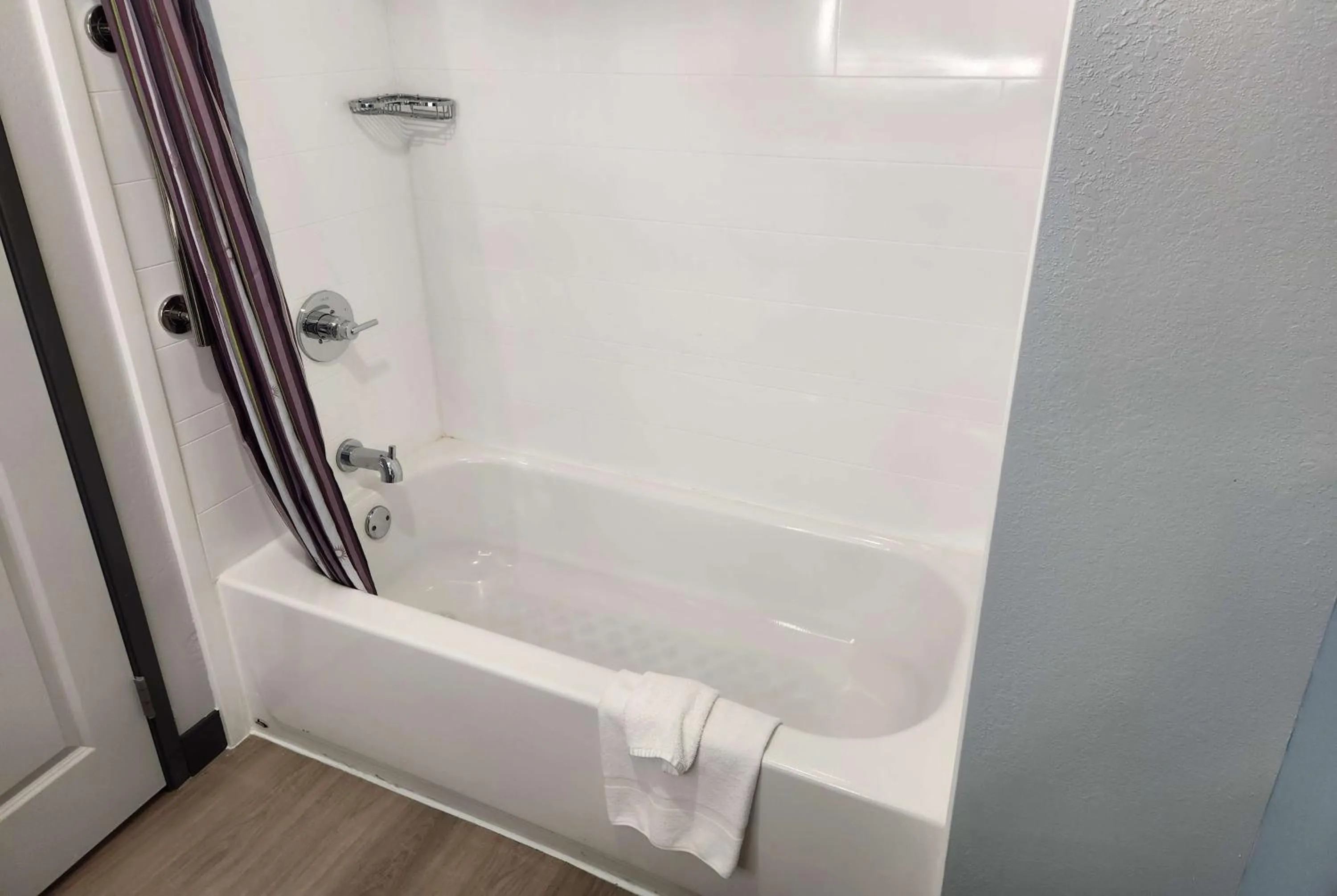 Photo of the whole room in La Quinta by Wyndham Warner Robins - Robins AFB