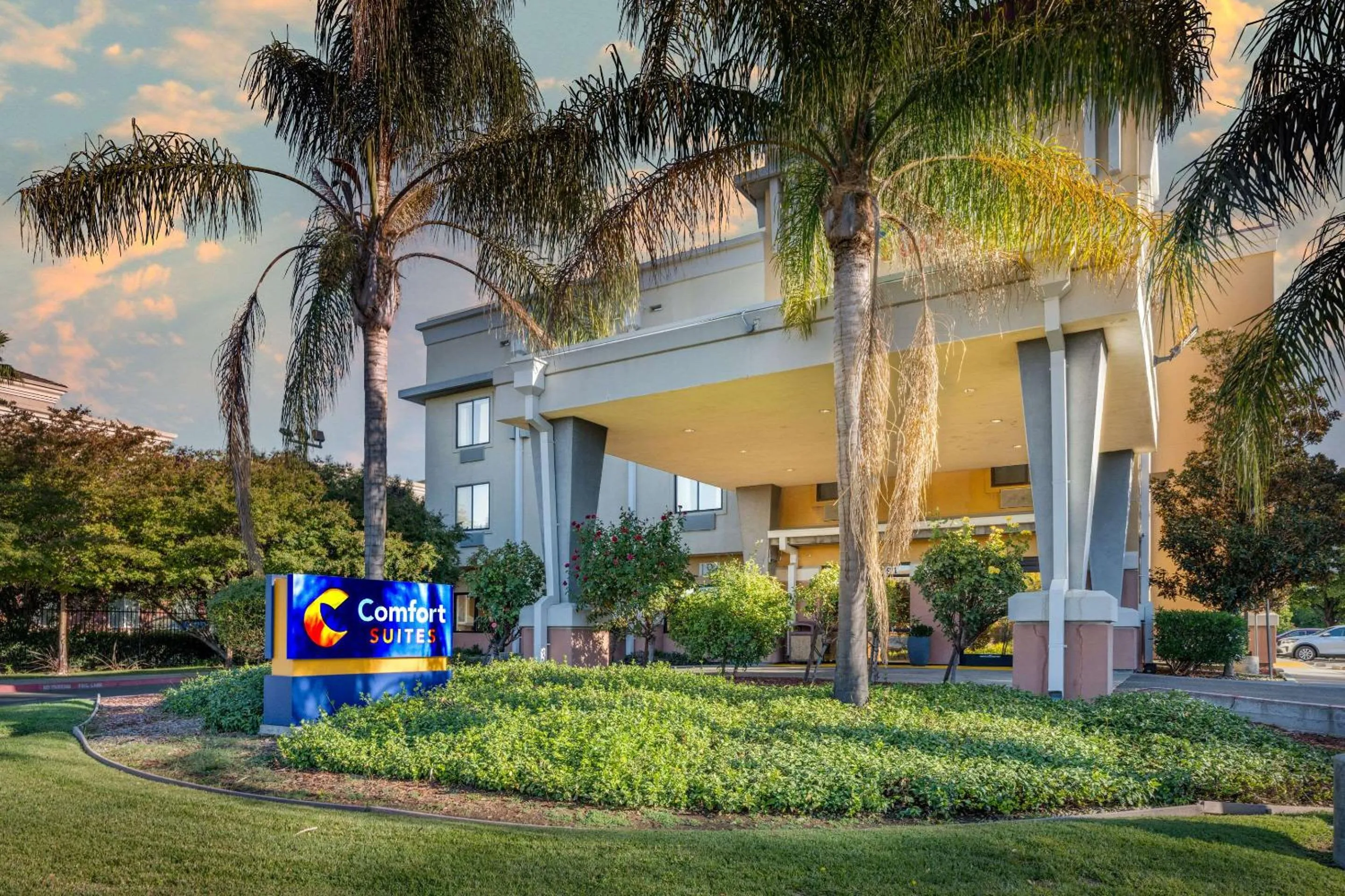 Property building in Comfort Suites Vacaville-Napa Valley Area