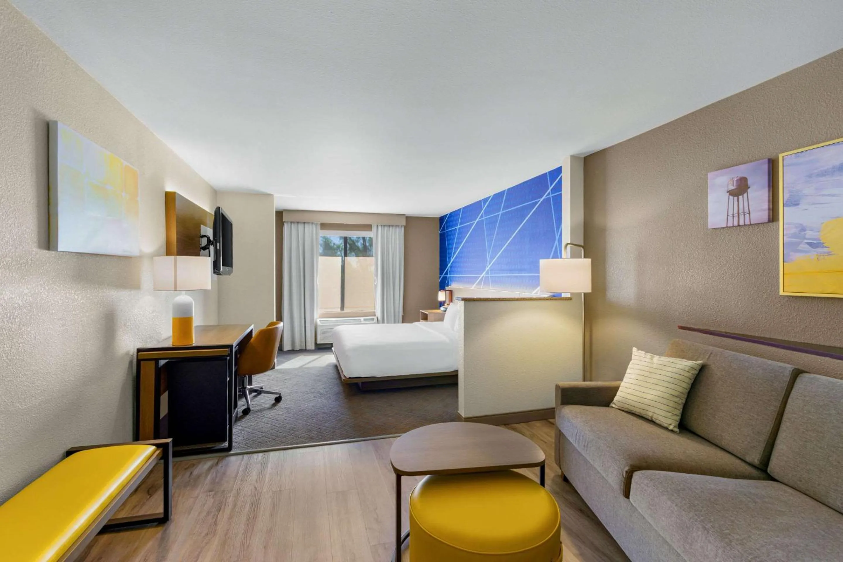 Bedroom, Bed in Comfort Suites Vacaville-Napa Valley Area