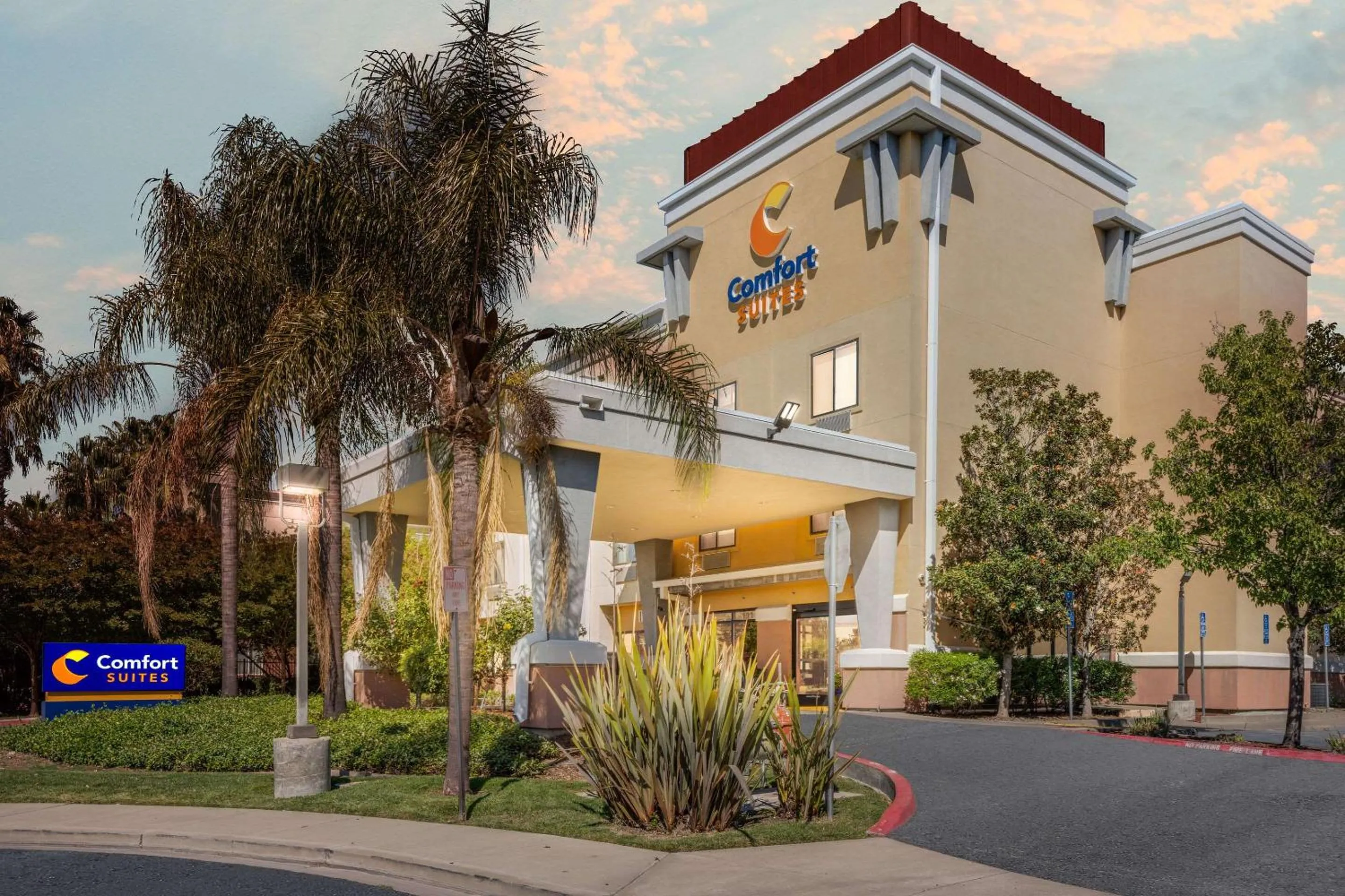 Property building in Comfort Suites Vacaville-Napa Valley Area