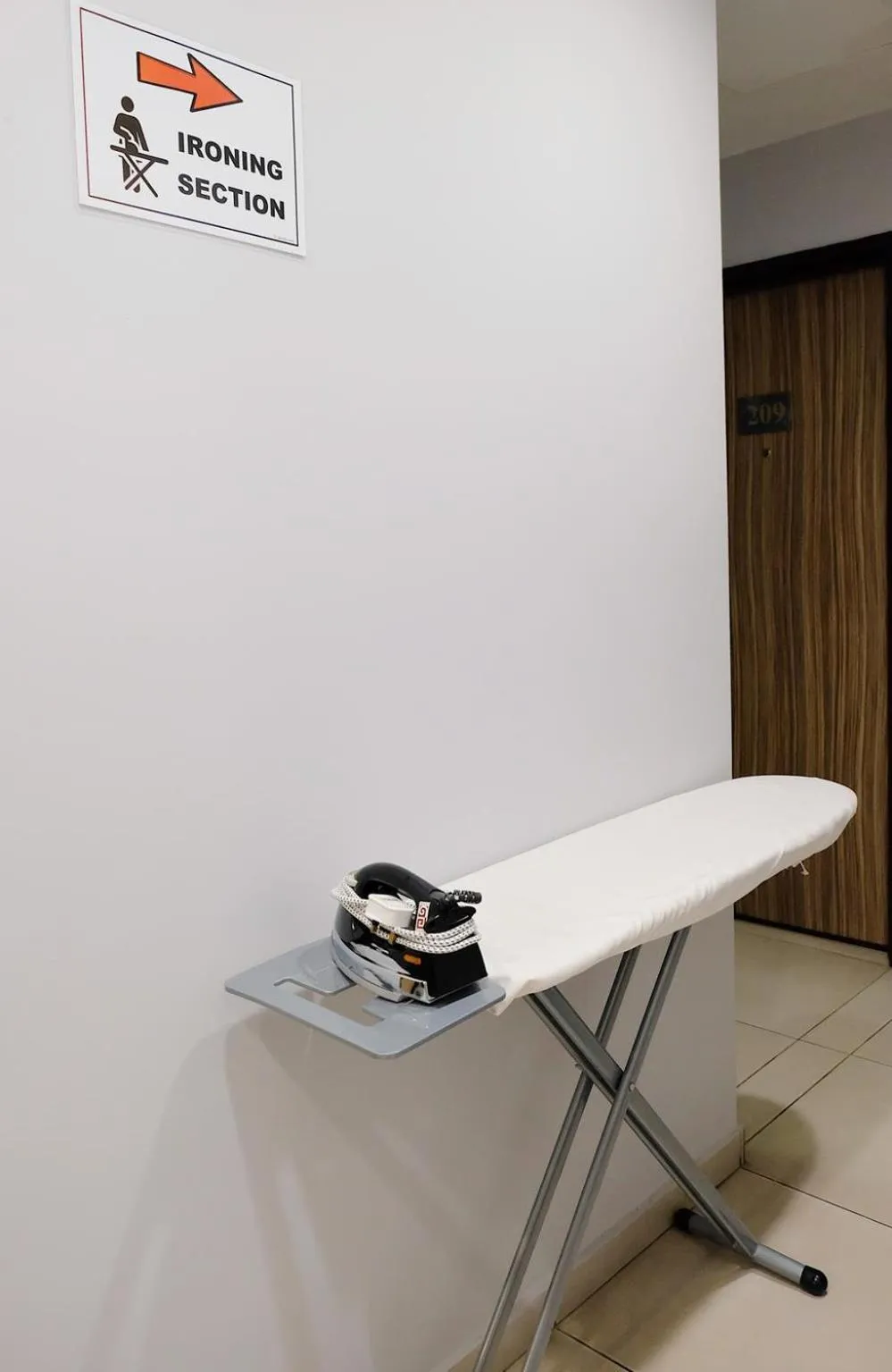 flat iron in Era Plus Hotel