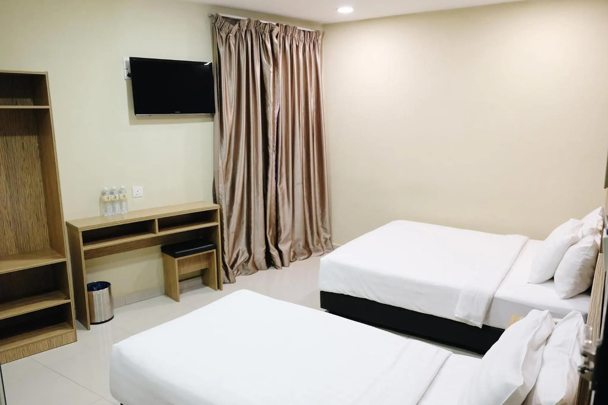 Bed in Era Plus Hotel