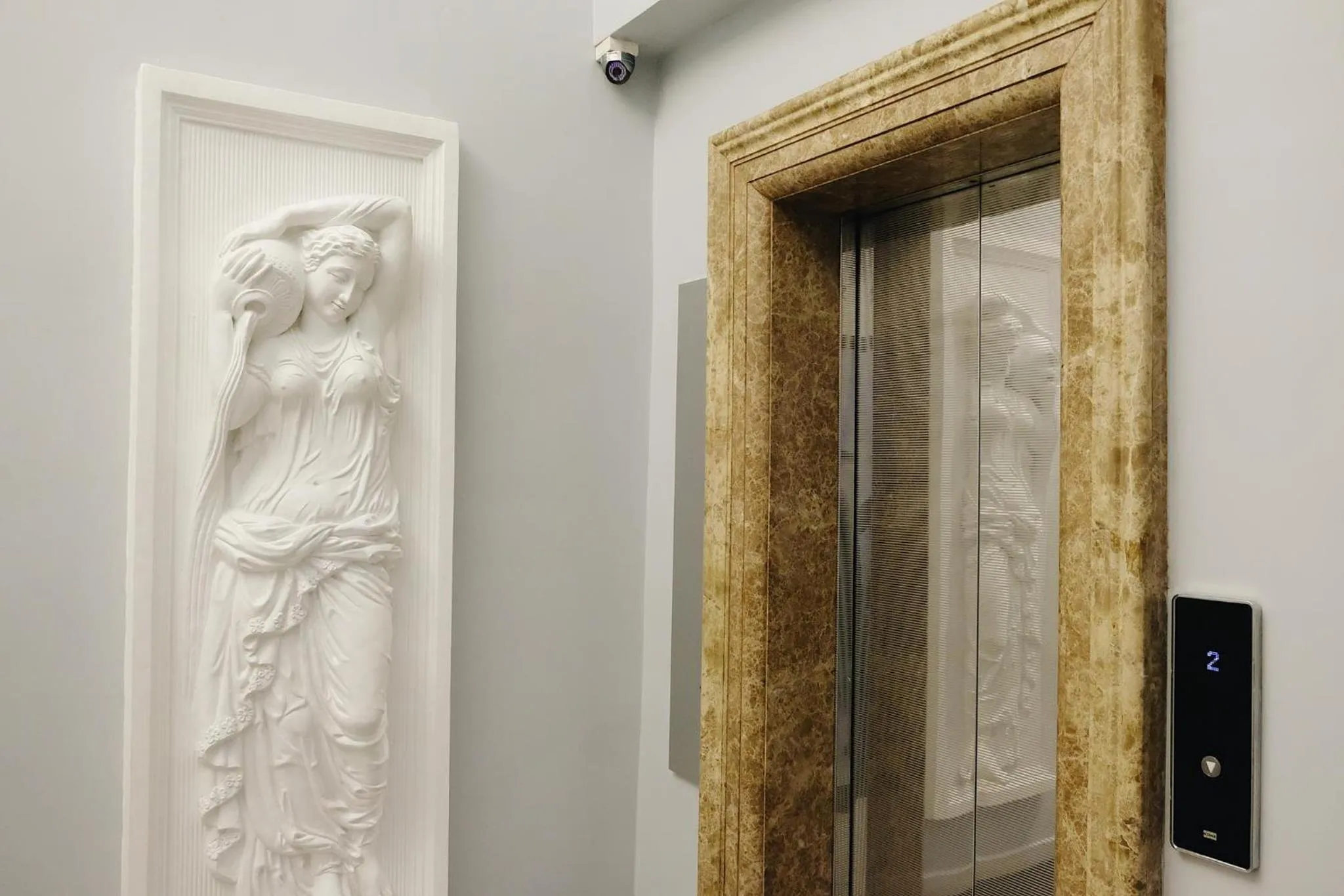 elevator in Era Plus Hotel