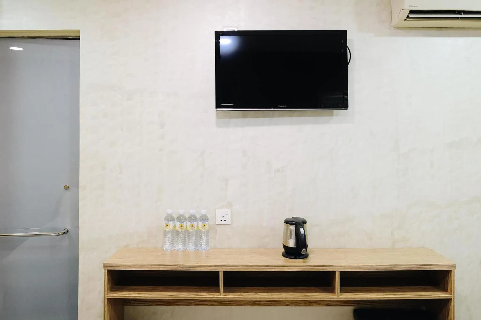 TV and multimedia in Era Plus Hotel