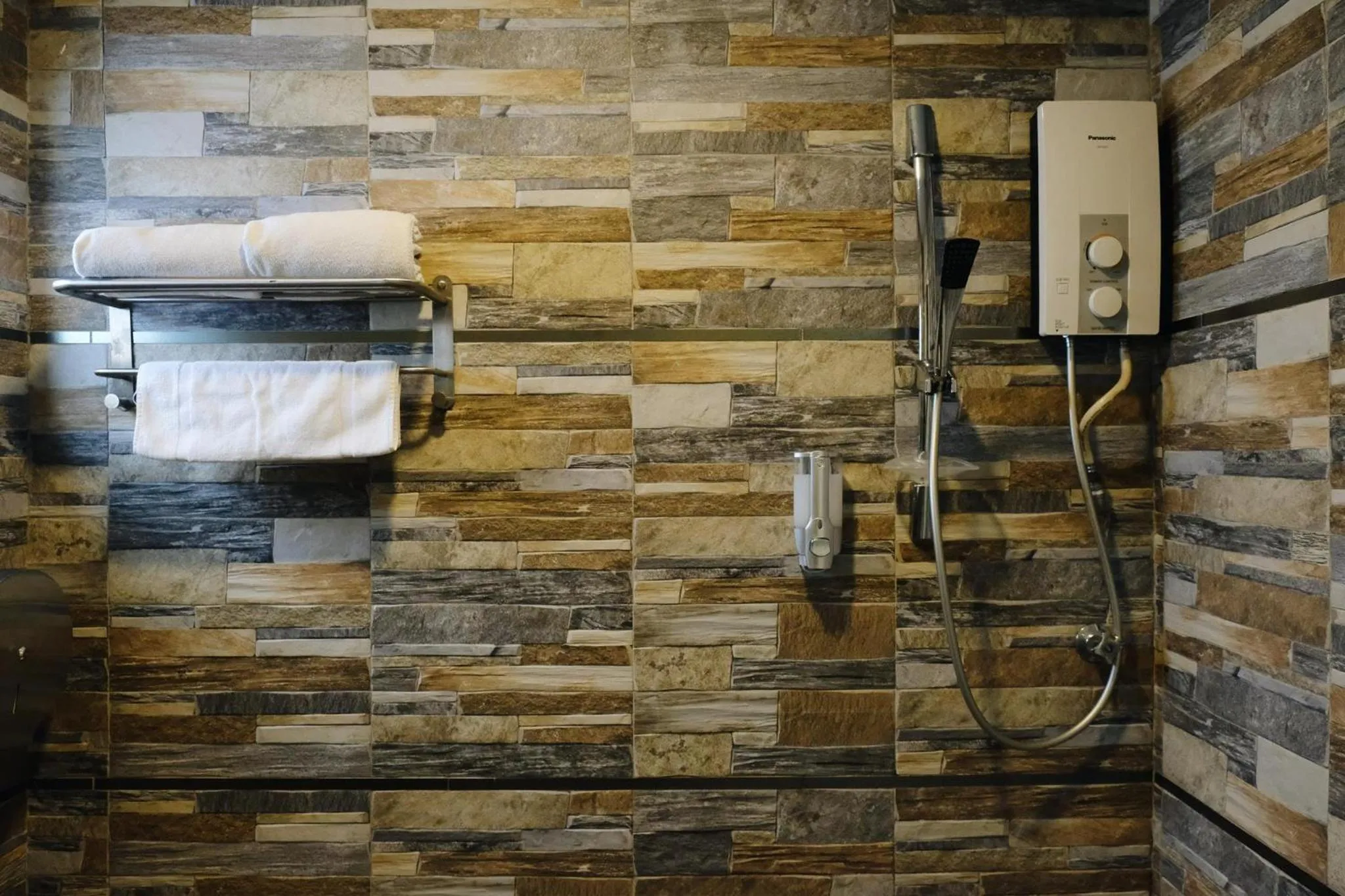 Shower in Era Plus Hotel