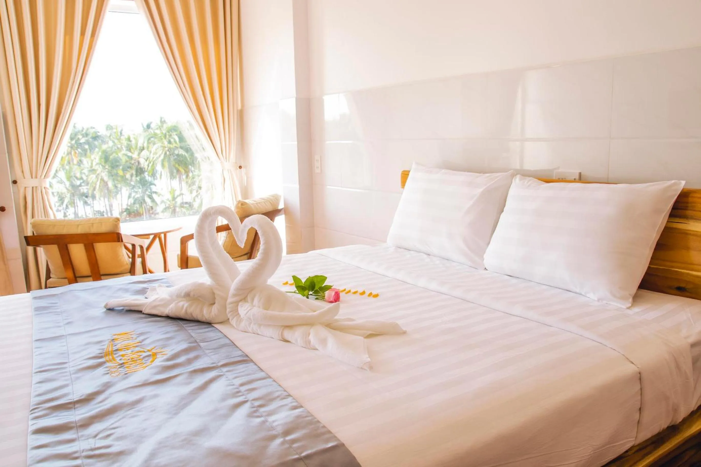 Bed in Mui Ne Beach Hotel