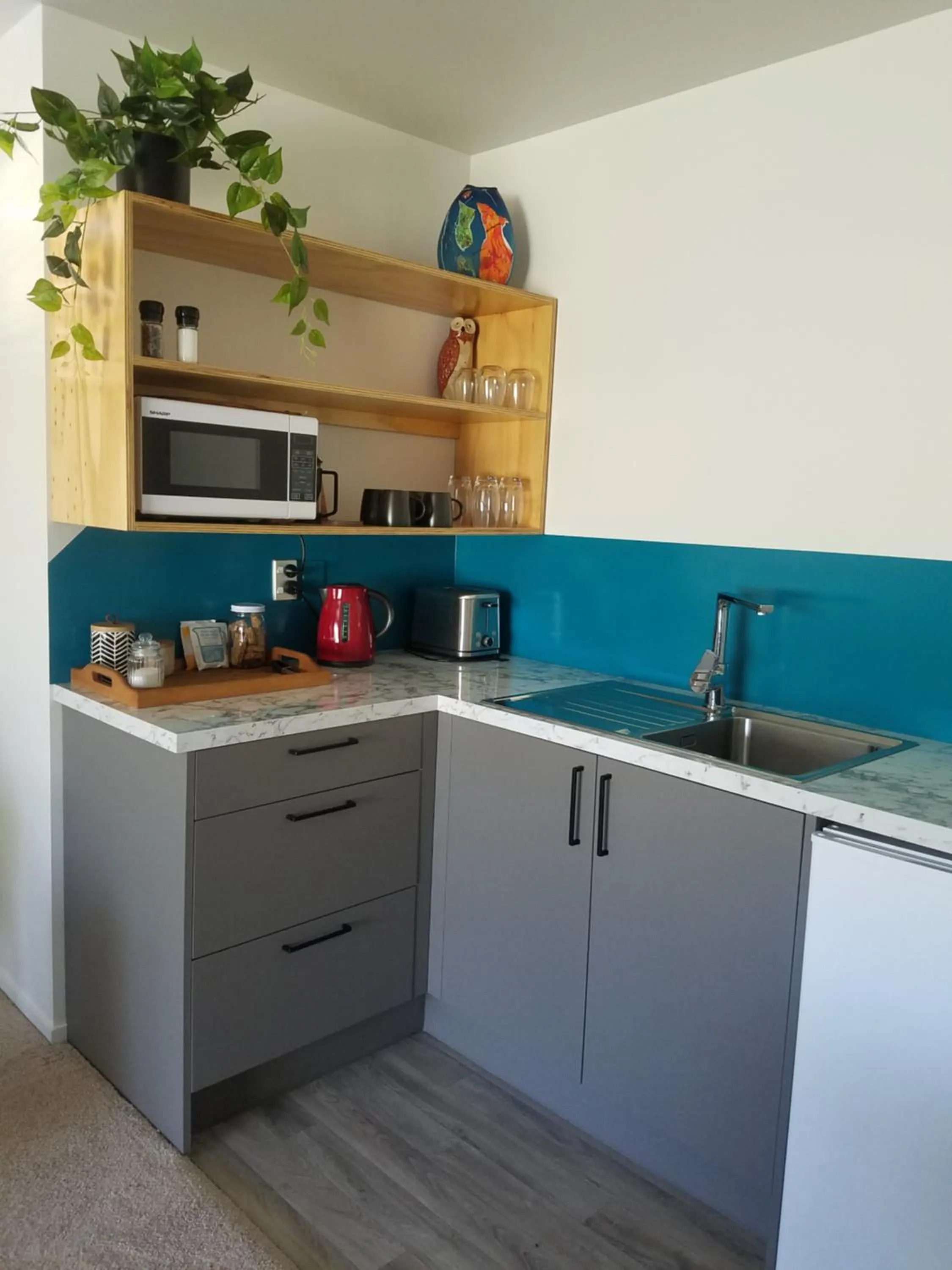 Kitchen or kitchenette in The End Lounge B&B