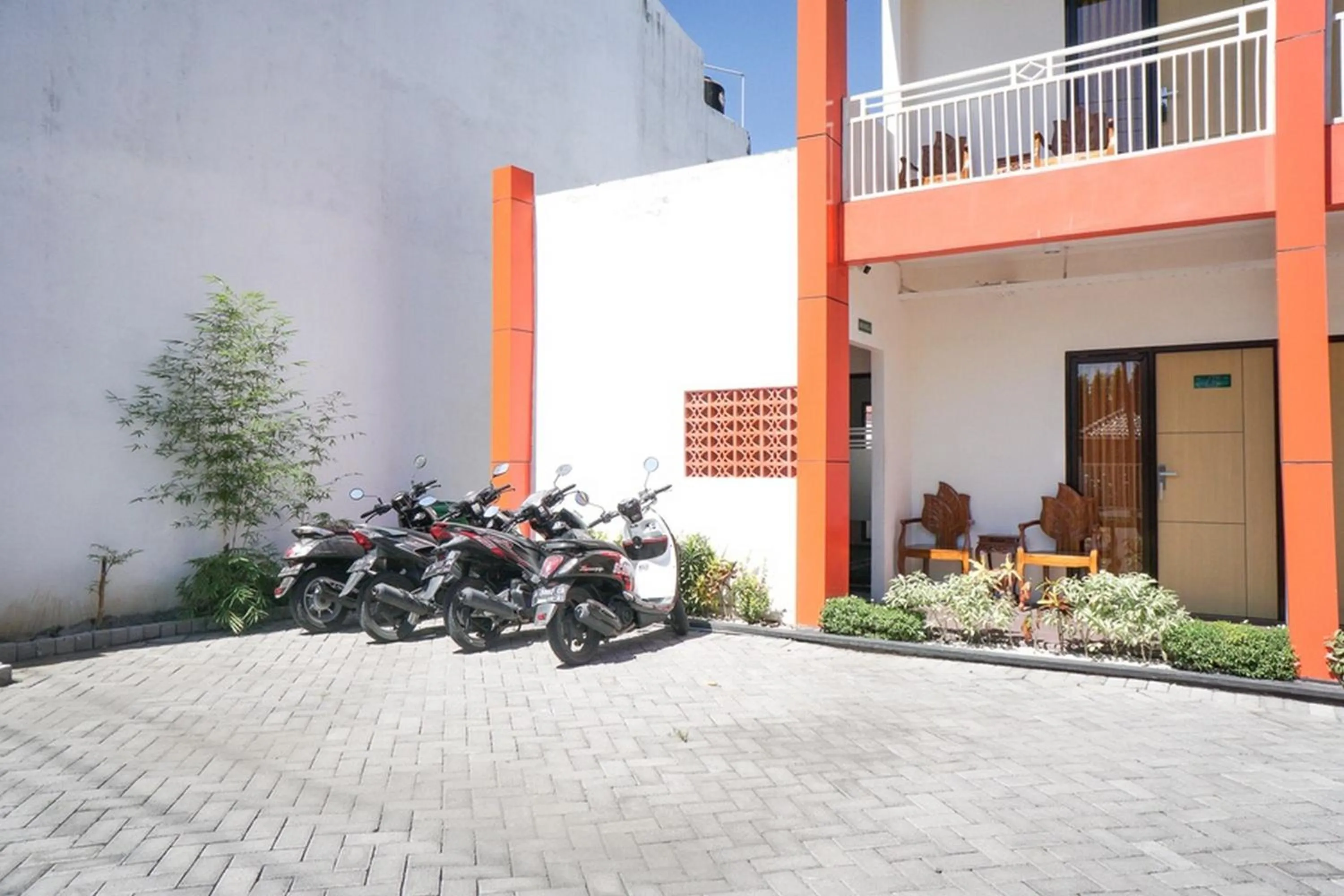 Property logo or sign in RedDoorz Syariah @ Buduran Sidoarjo