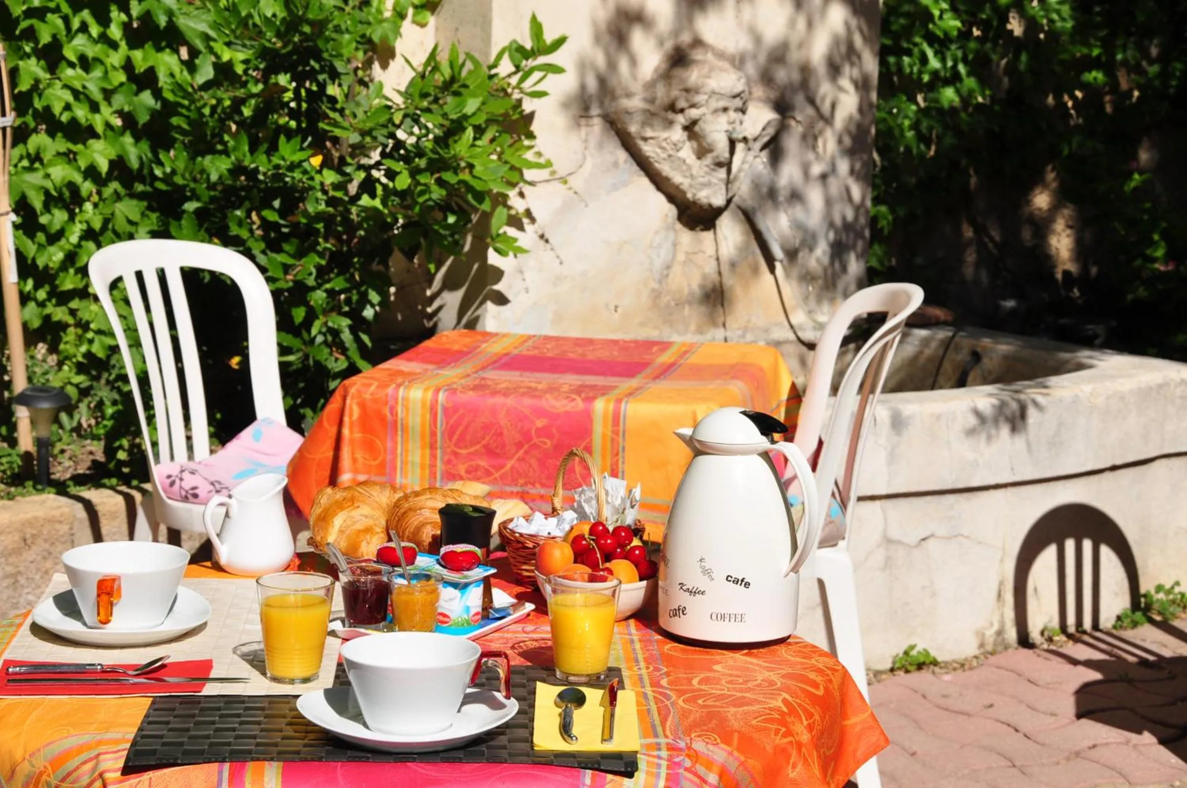 Patio in Hôtel Select